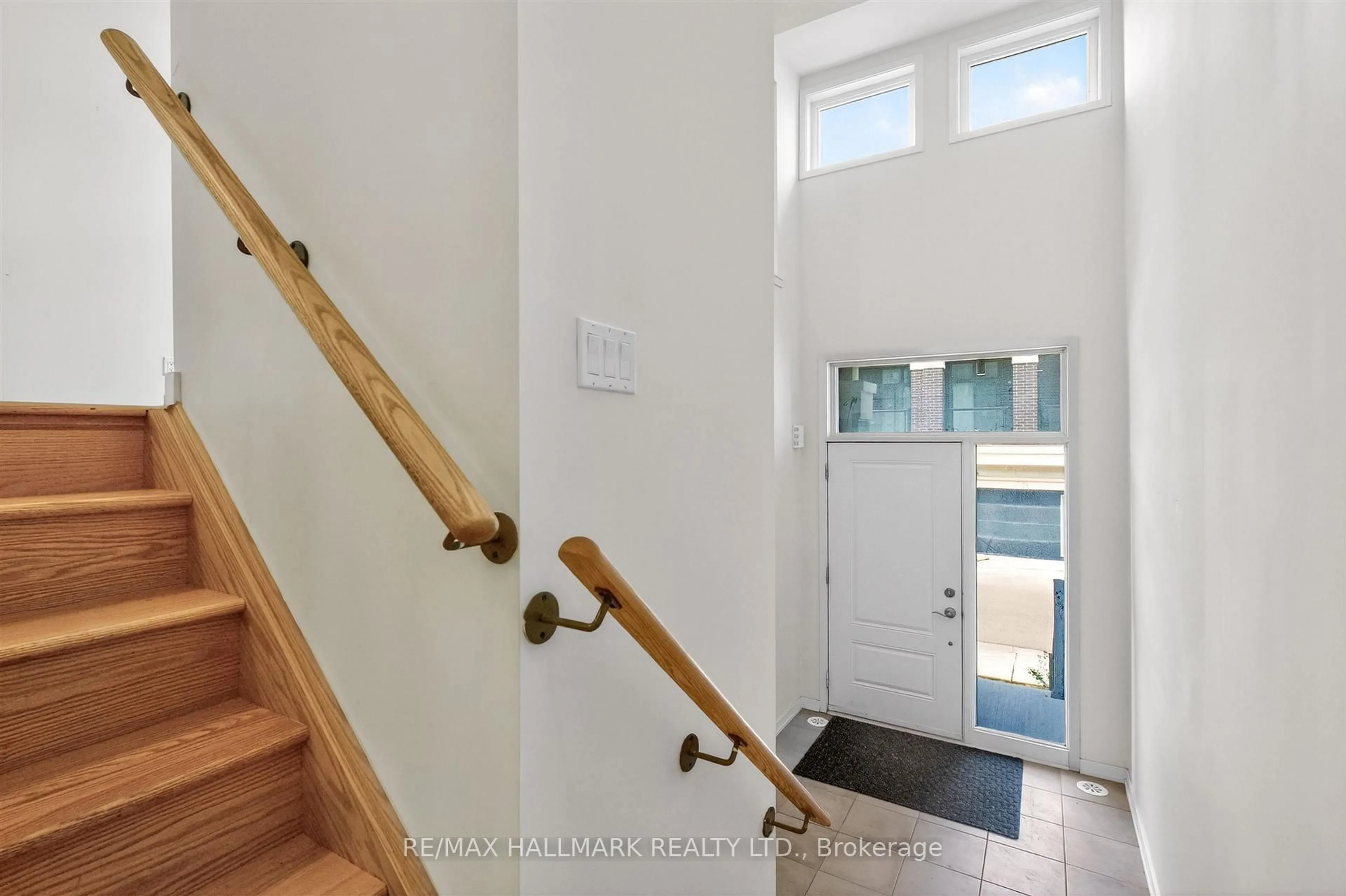 Indoor entryway for 62 Pantheon Lane, Markham Ontario L6E 0V3