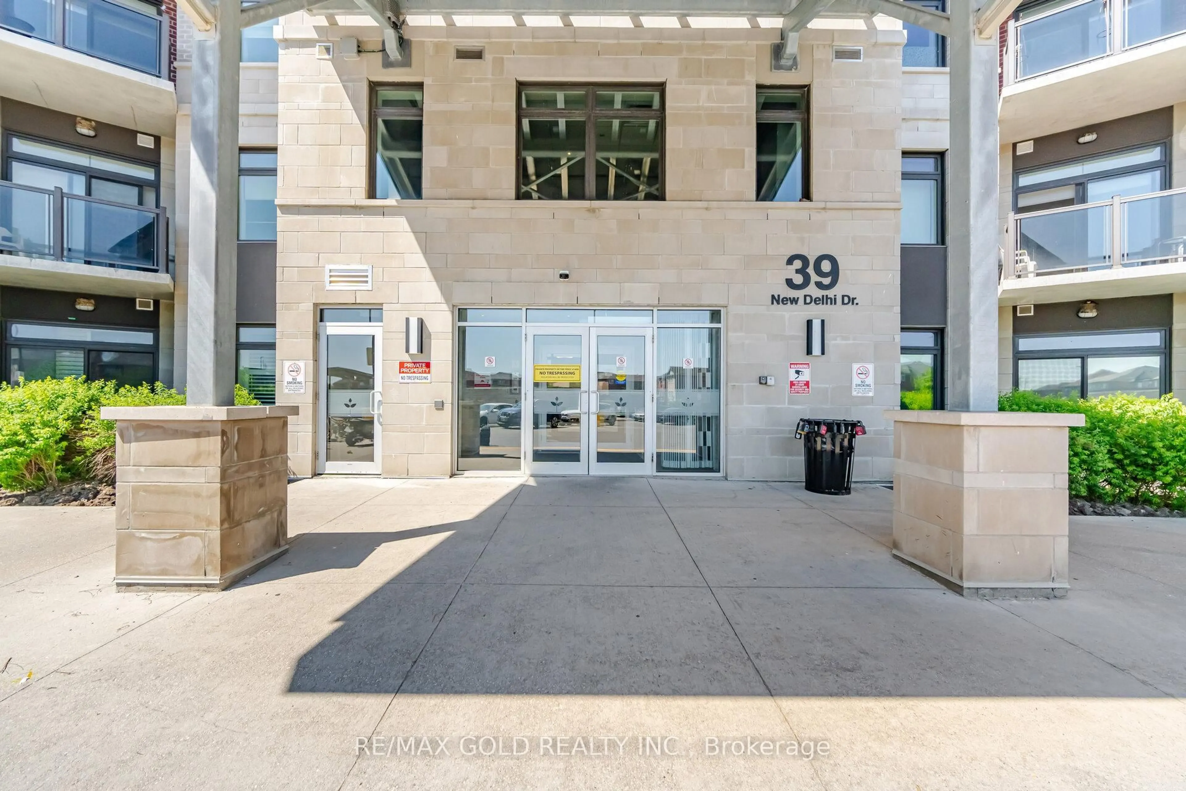 Indoor foyer for 39 New Delhi Dr #601, Markham Ontario L3S 0E1