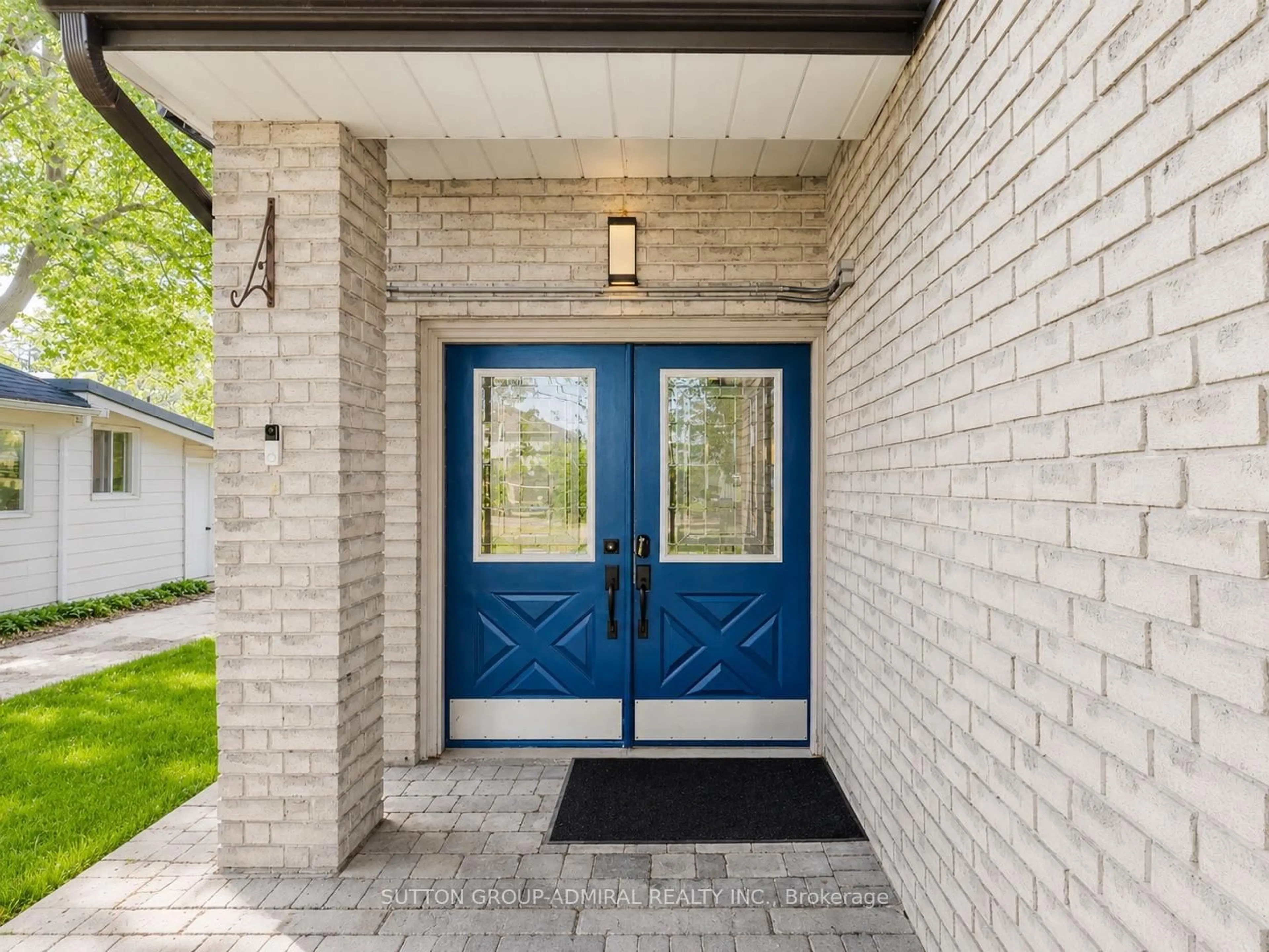 Indoor entryway for 664 Lakelands Ave, Innisfil Ontario L9S 4E6