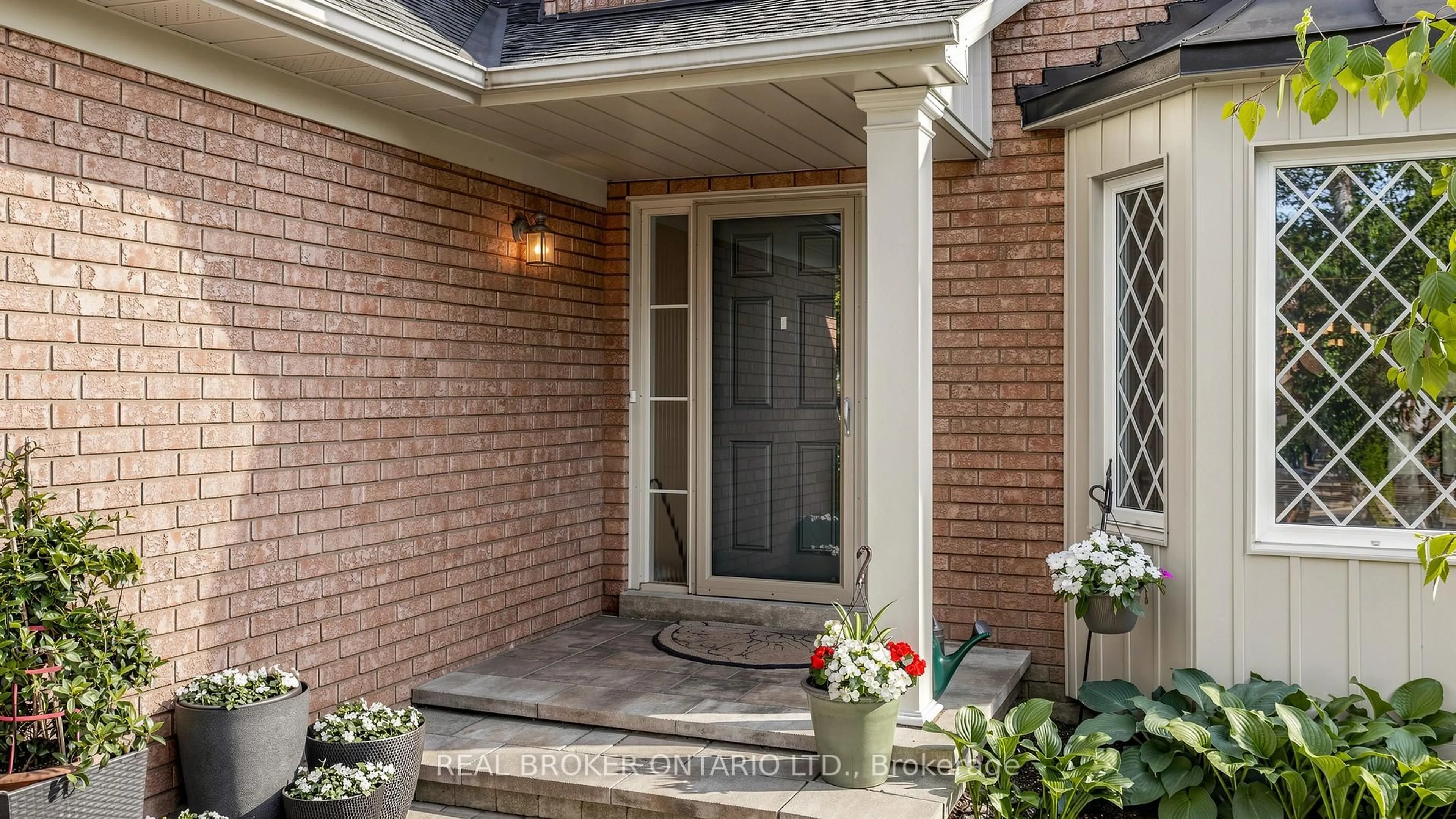 Indoor entryway for 153 Grenadier Cres, Vaughan Ontario L4J 7V6