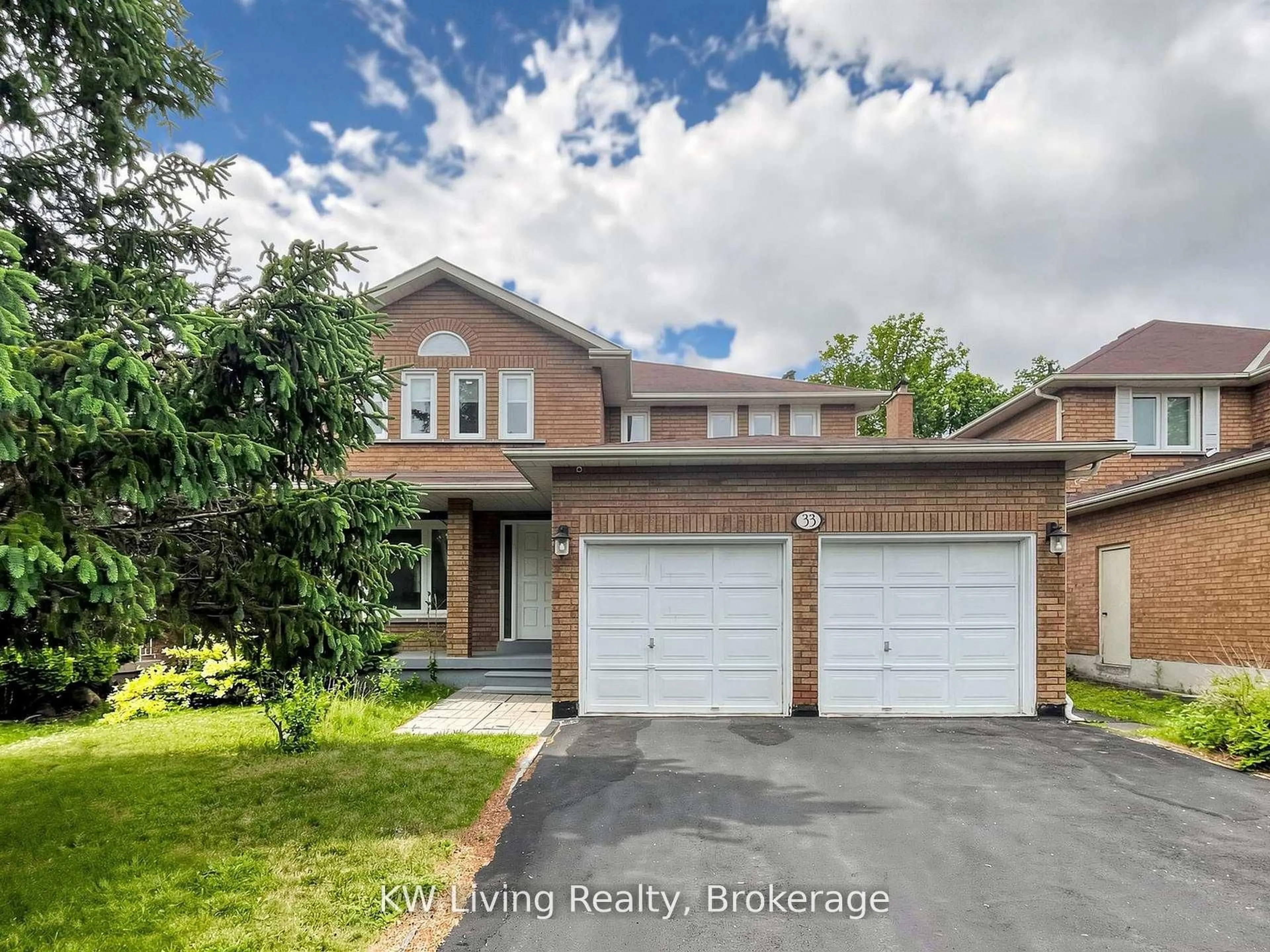 Home with brick exterior material, street for 33 Southgate Cres, Richmond Hill Ontario L4B 2E4