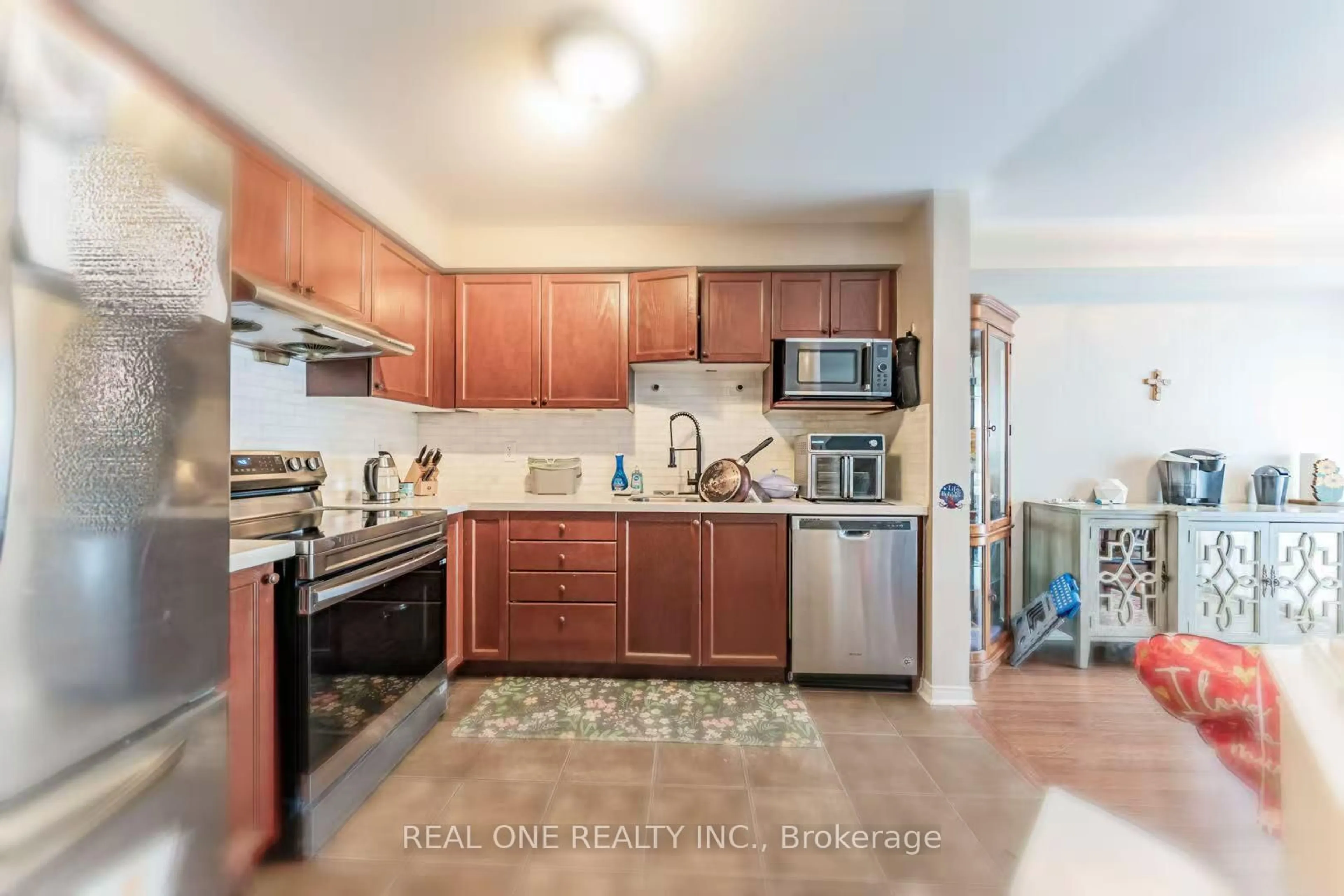 Standard kitchen, unknown for 37 Bilbrough St, Aurora Ontario L4G 7W3
