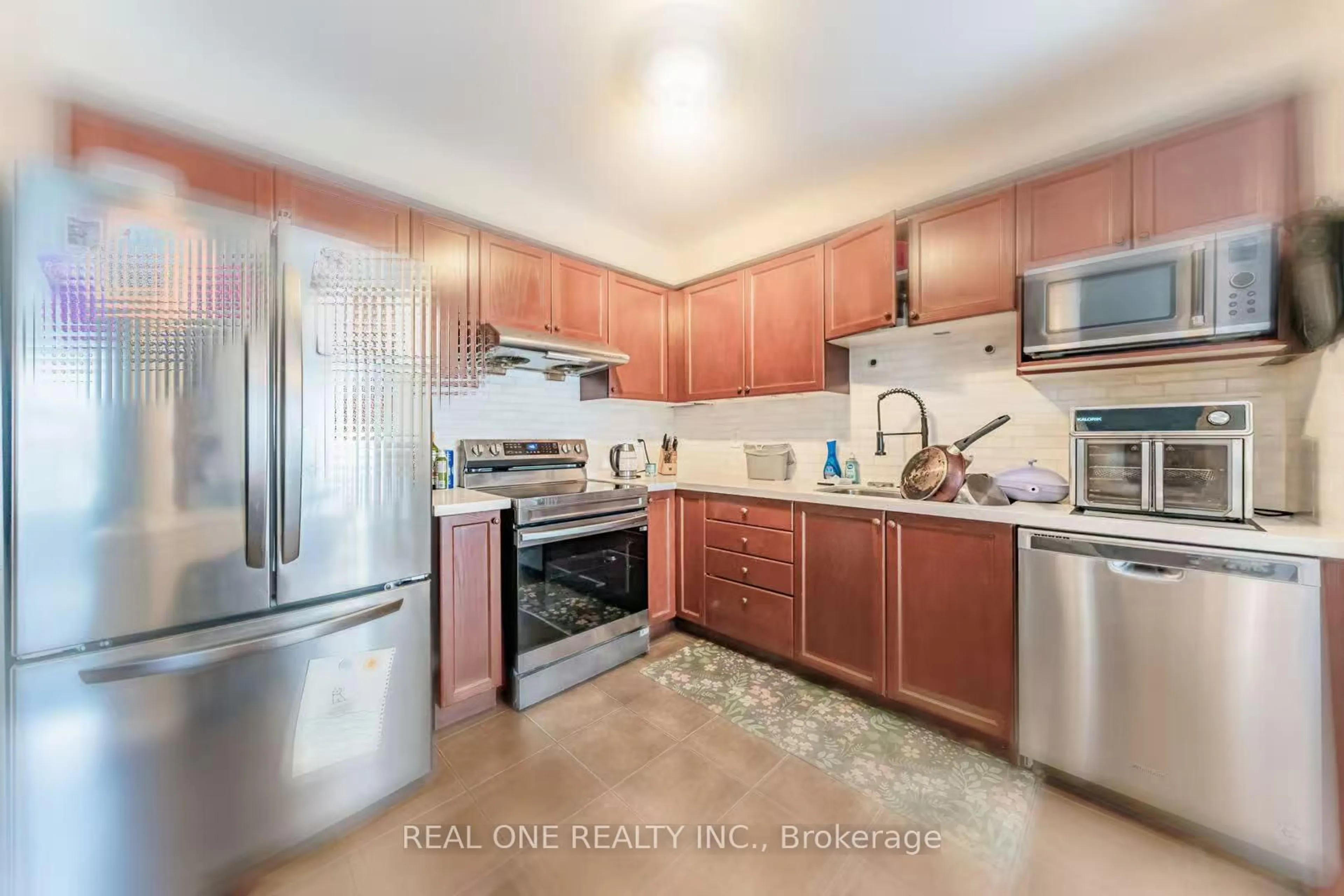 Standard kitchen, unknown for 37 Bilbrough St, Aurora Ontario L4G 7W3