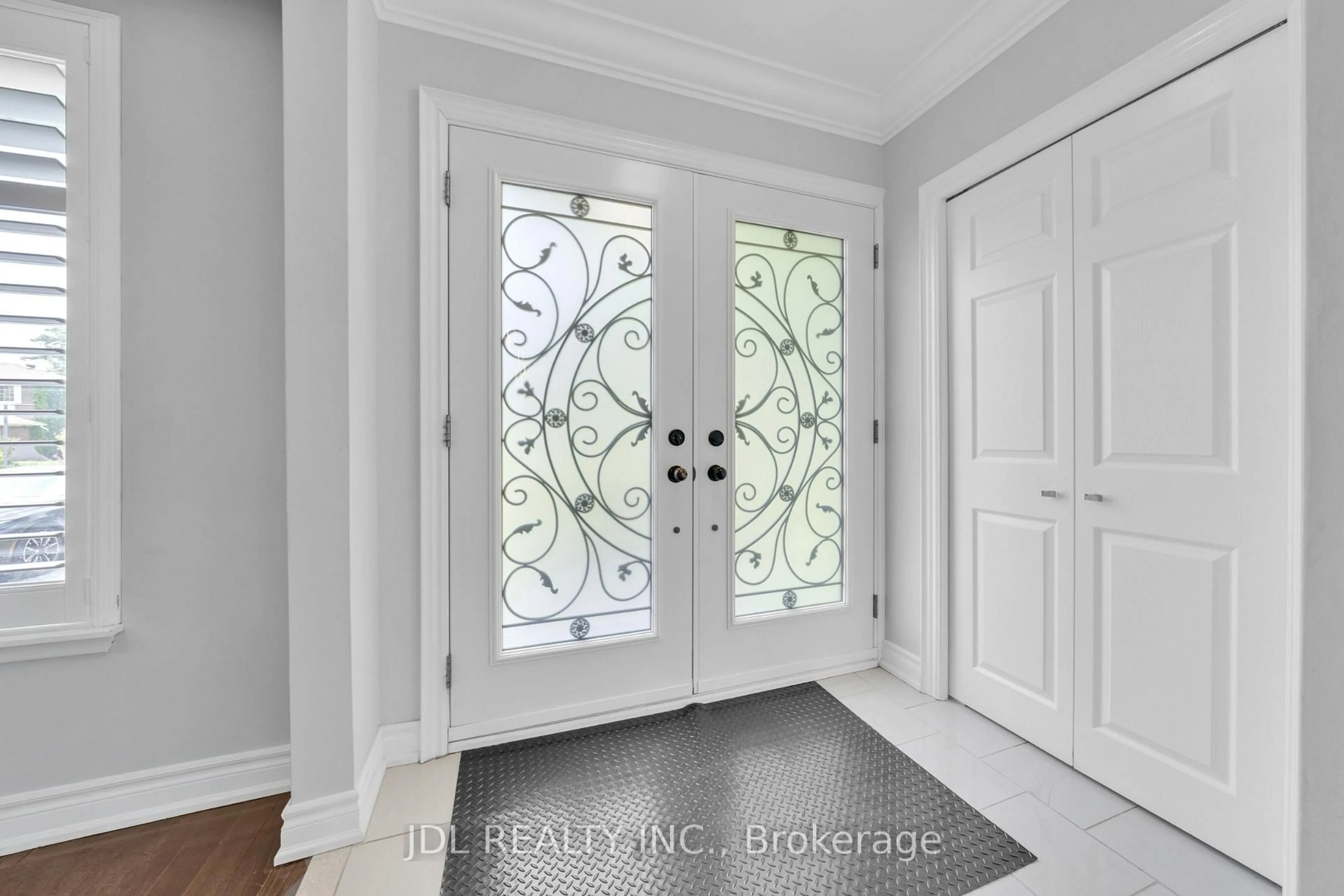 Indoor entryway for 53 Southdale Dr, Markham Ontario L3P 1J6