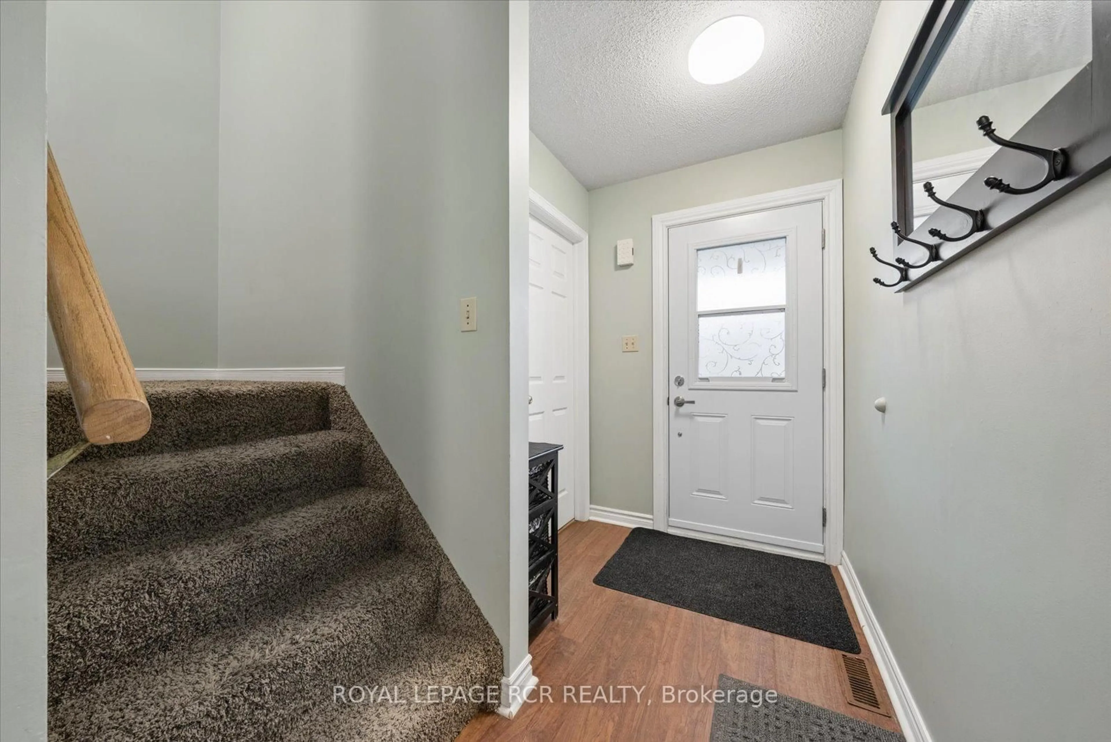 Indoor entryway for 145 Beattie Ave, New Tecumseth Ontario L9R 1C3