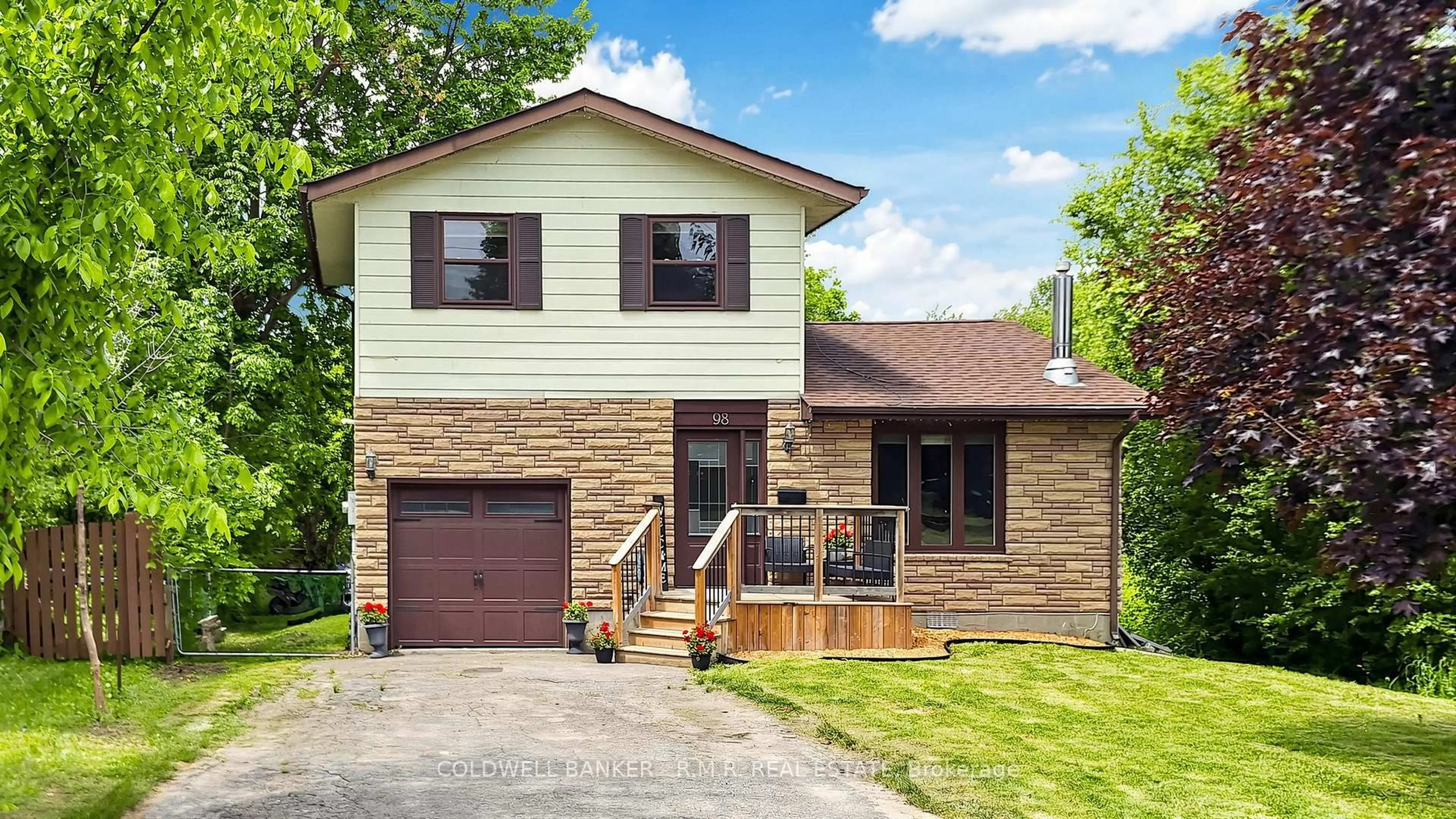 Home with brick exterior material, street for 98 Metro Rd, Georgina Ontario L4P 1W2
