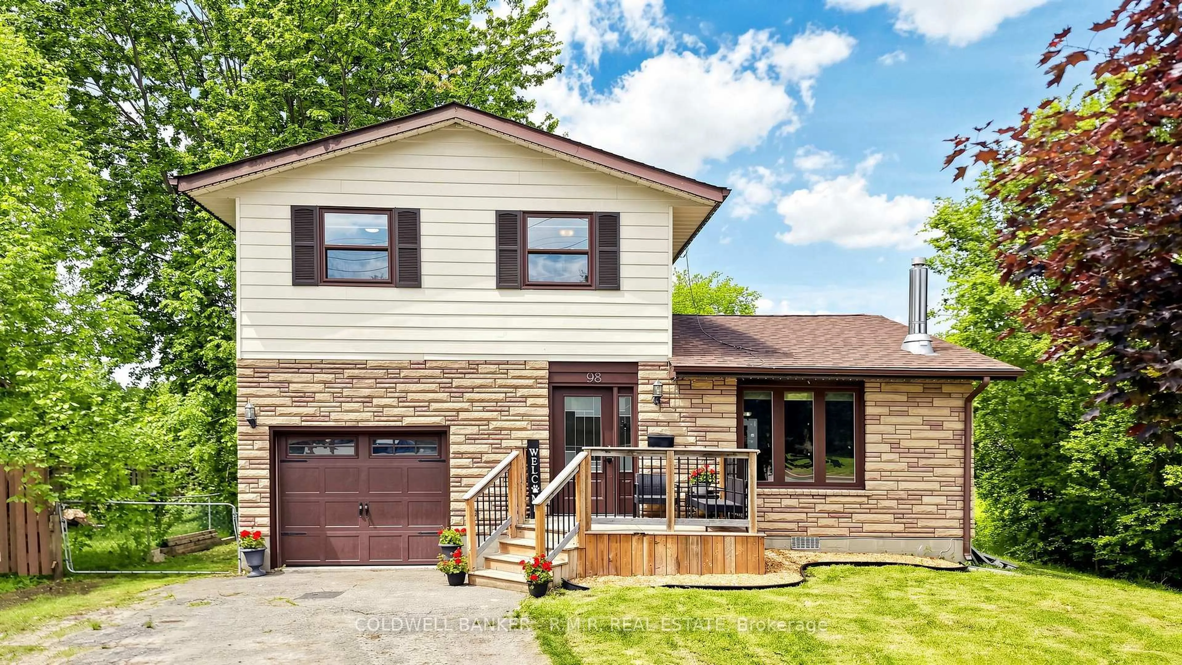 Home with brick exterior material, street for 98 Metro Rd, Georgina Ontario L4P 1W2