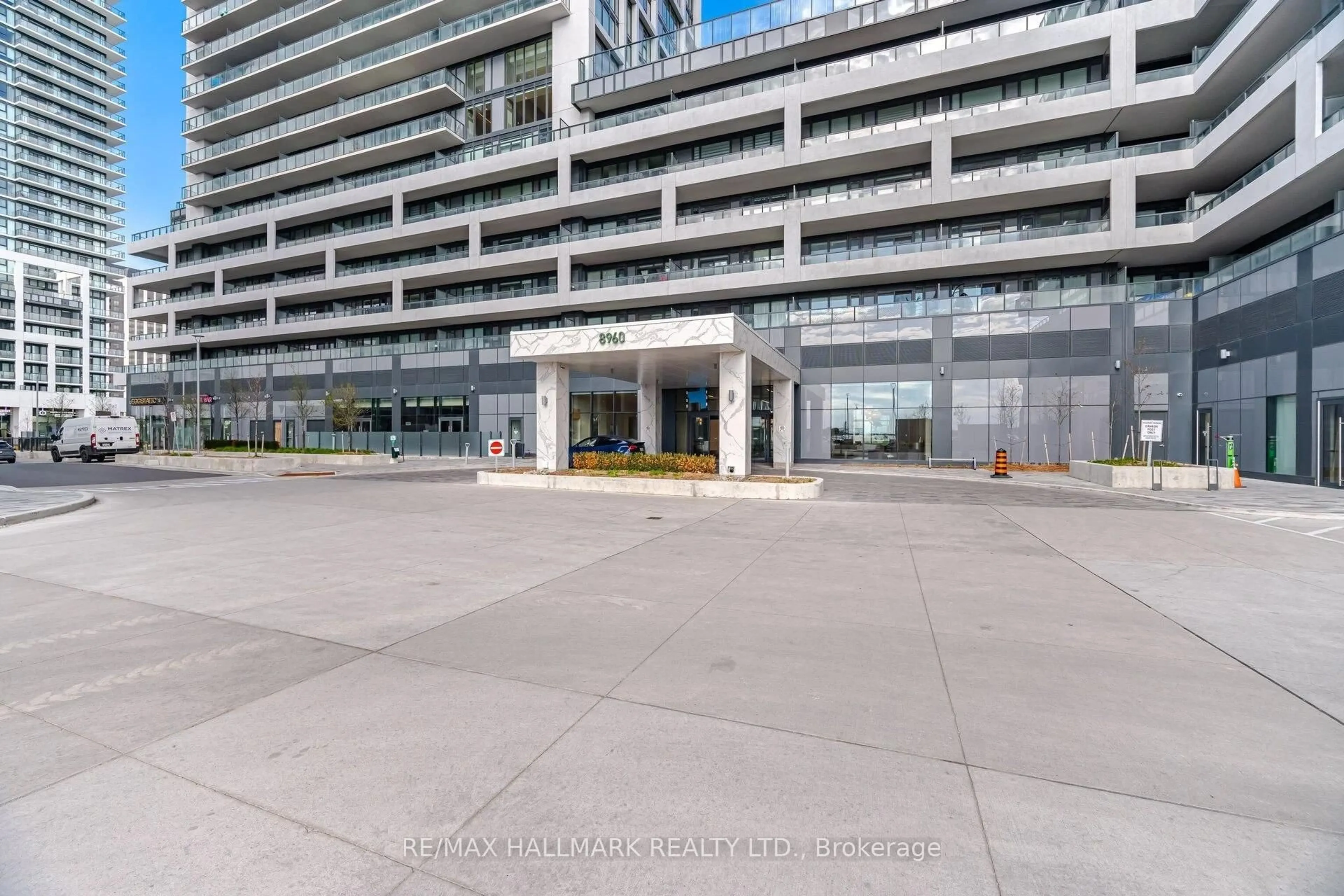 Indoor foyer for 8960 Jane St #912, Vaughan Ontario L4K 0N9