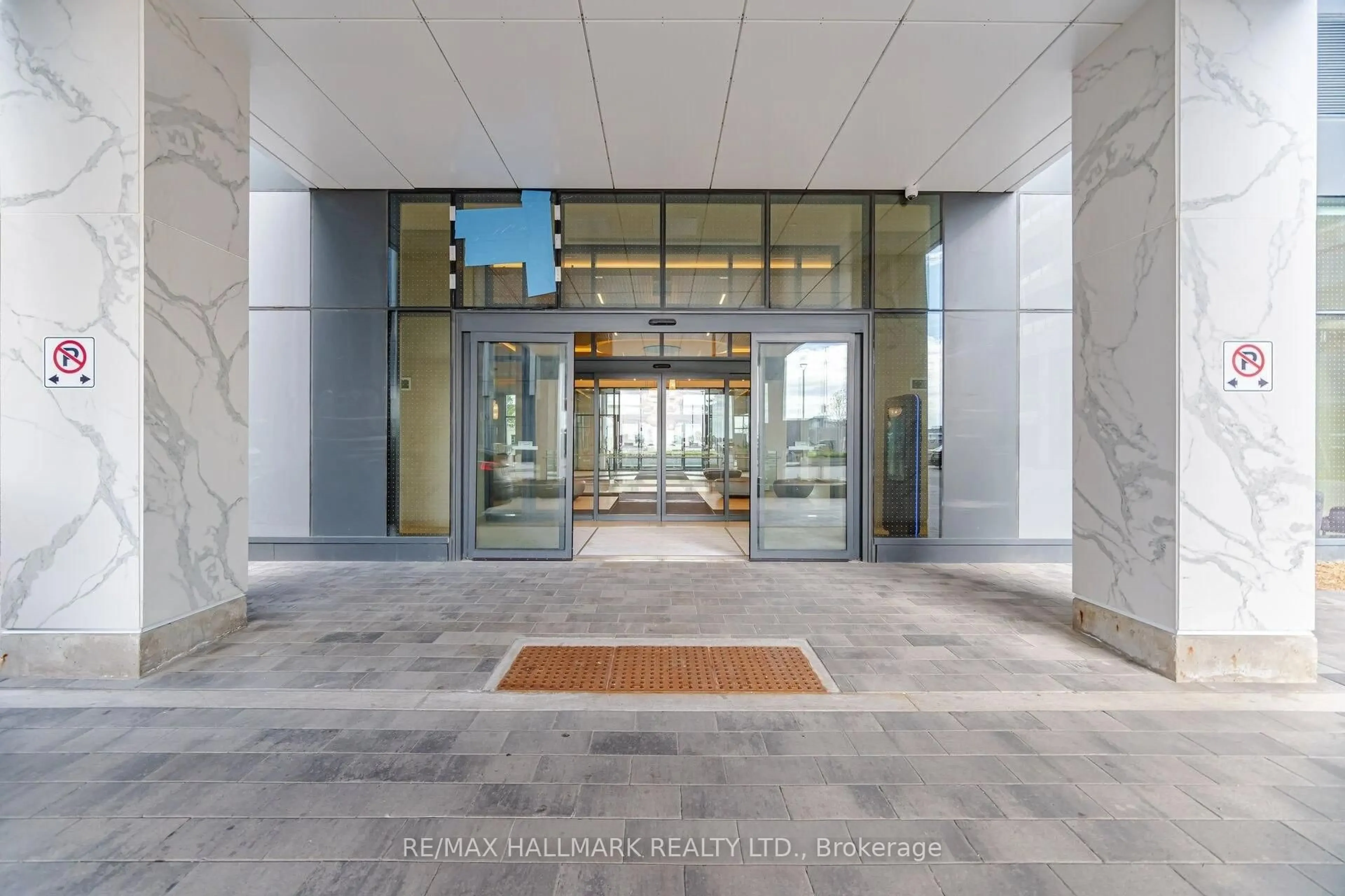 Indoor foyer for 8960 Jane St #912, Vaughan Ontario L4K 0N9