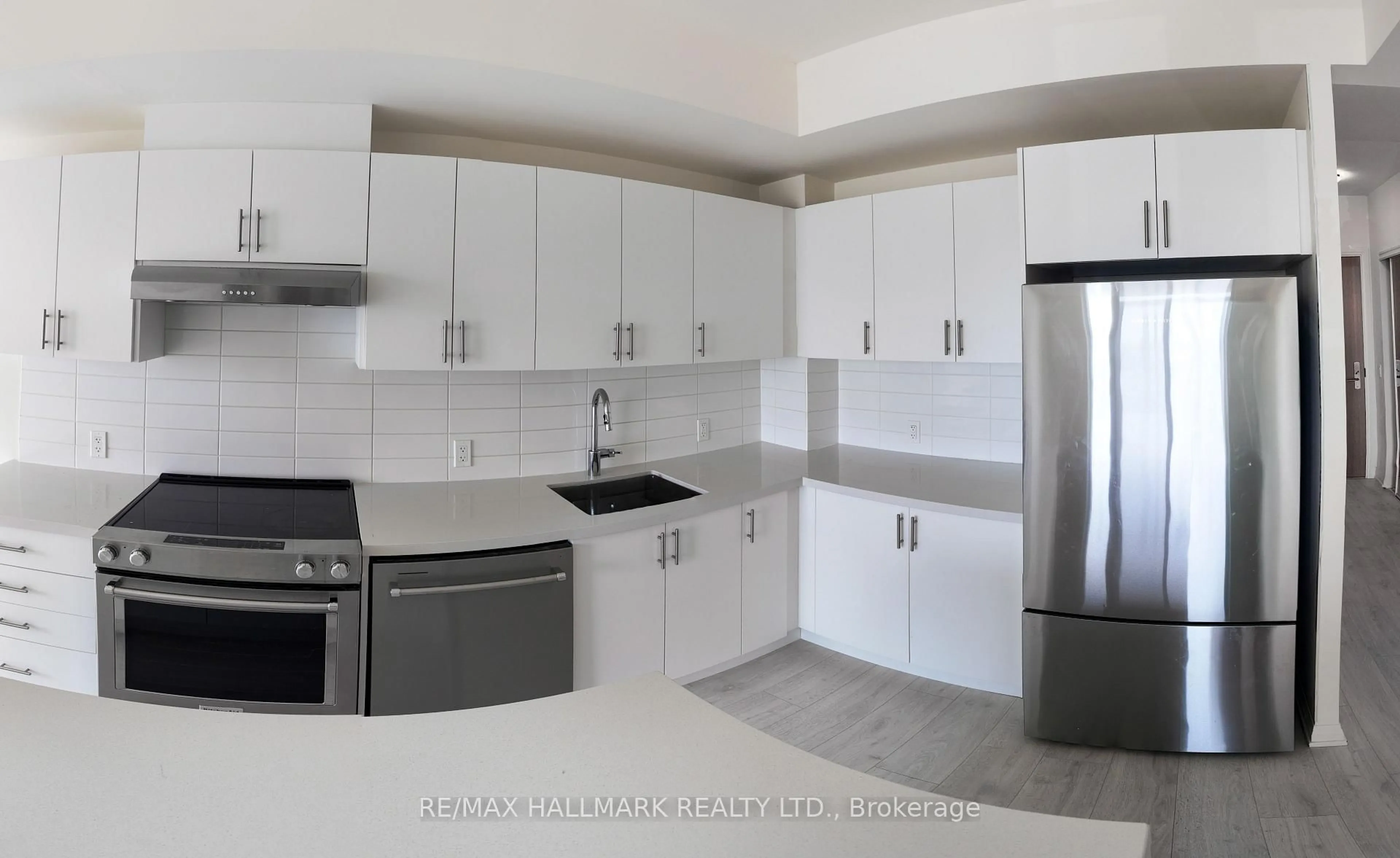 Standard kitchen, ceramic/tile floor for 8960 Jane St #912, Vaughan Ontario L4K 0N9