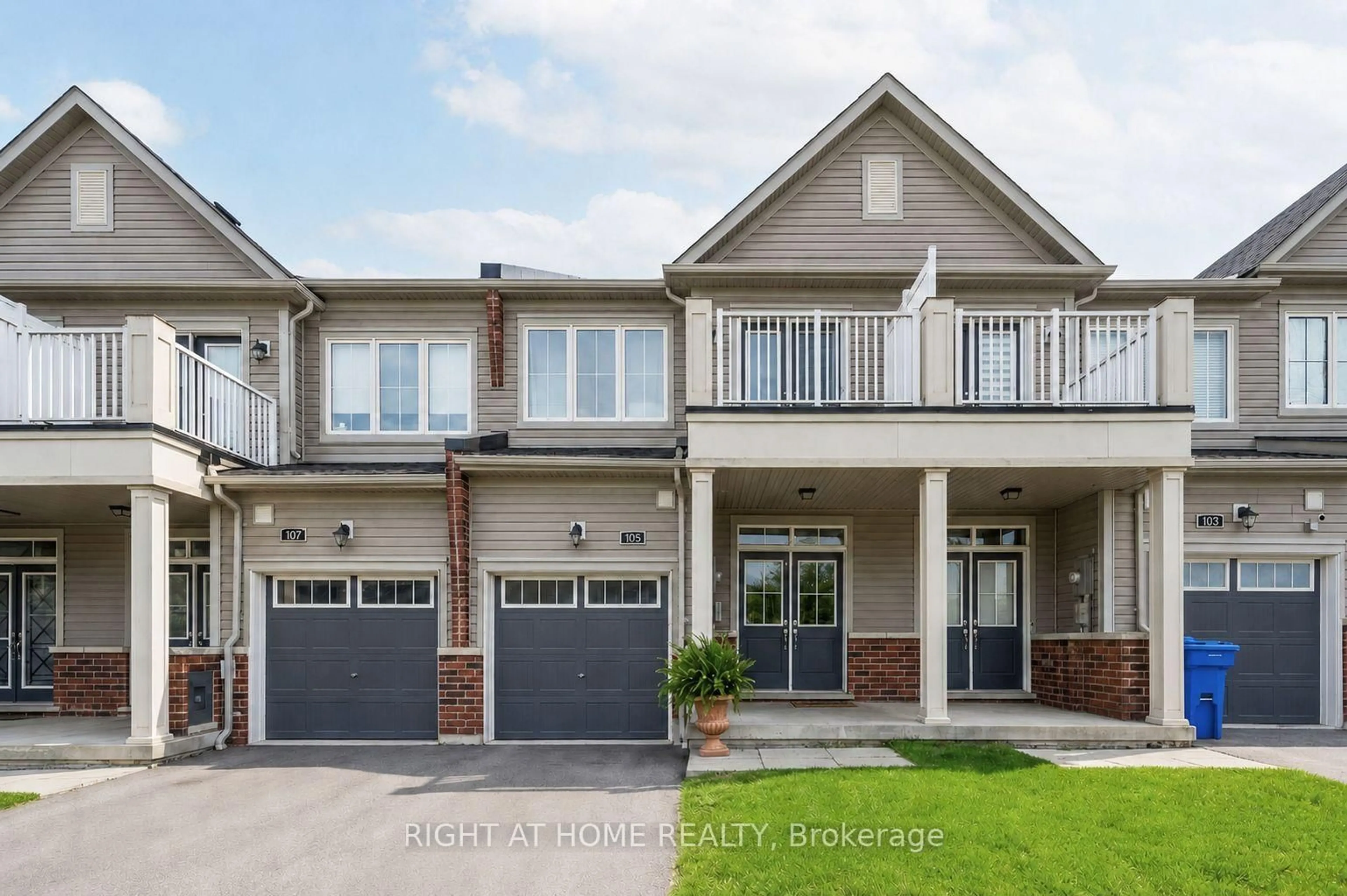 Home with brick exterior material, street for 105 Alvin Pegg Dr, East Gwillimbury Ontario L9N 0R7