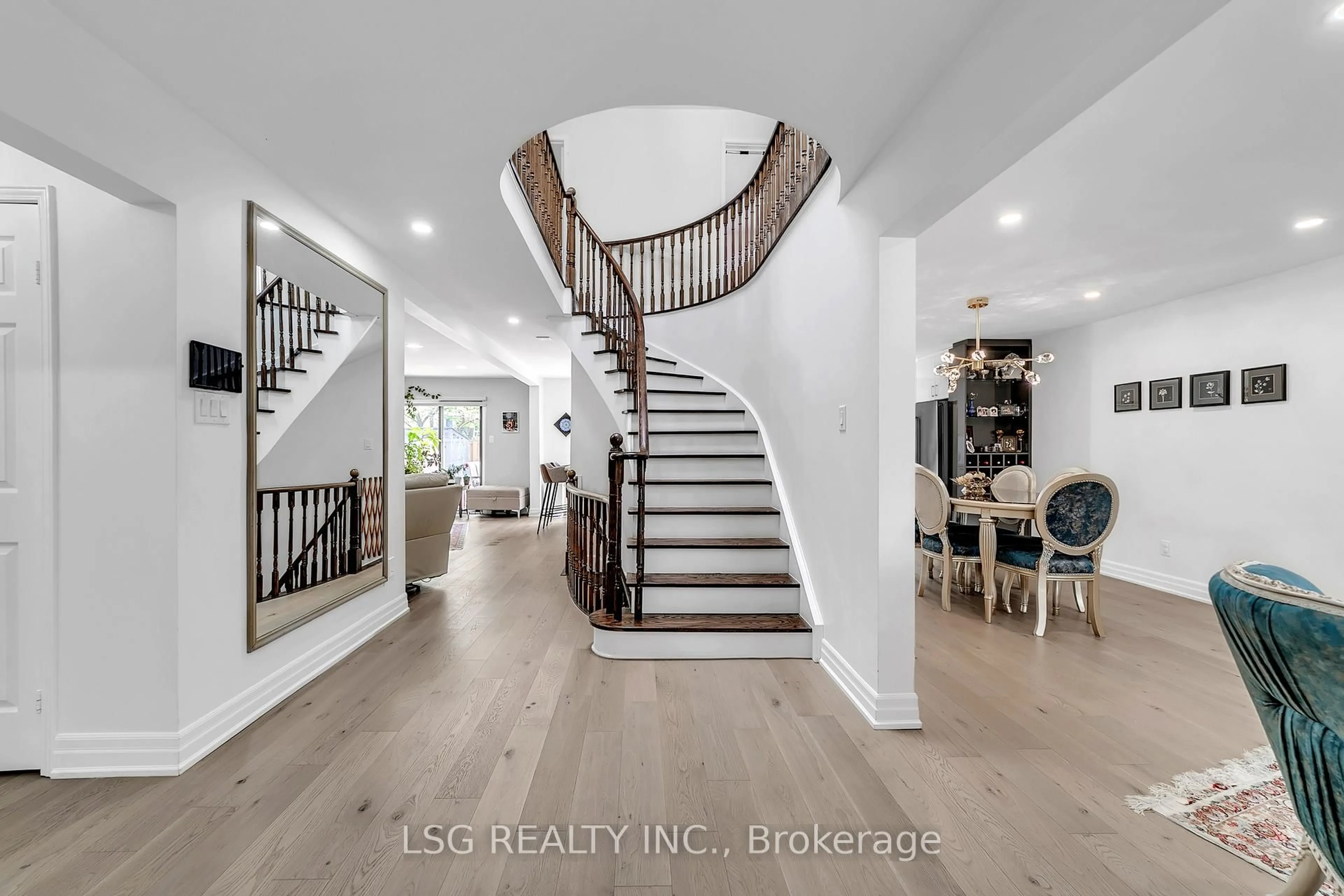 Indoor entryway for 629 York Hill Blvd, Vaughan Ontario L4J 5L9