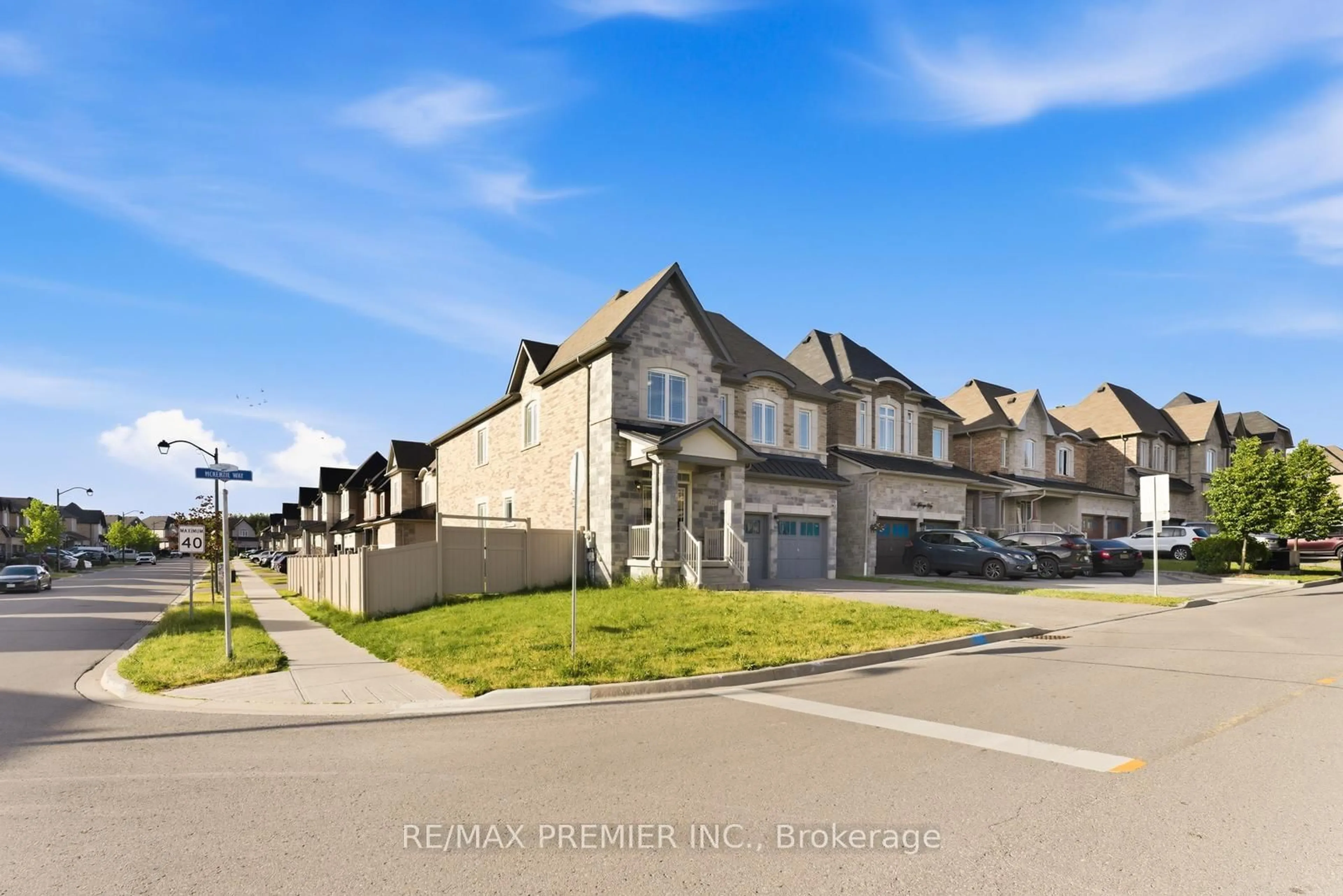 A pic from outside/outdoor area/front of a property/back of a property/a pic from drone, street for 122 Mckenzie Way, Bradford West Gwillimbury Ontario L3Z 4J4