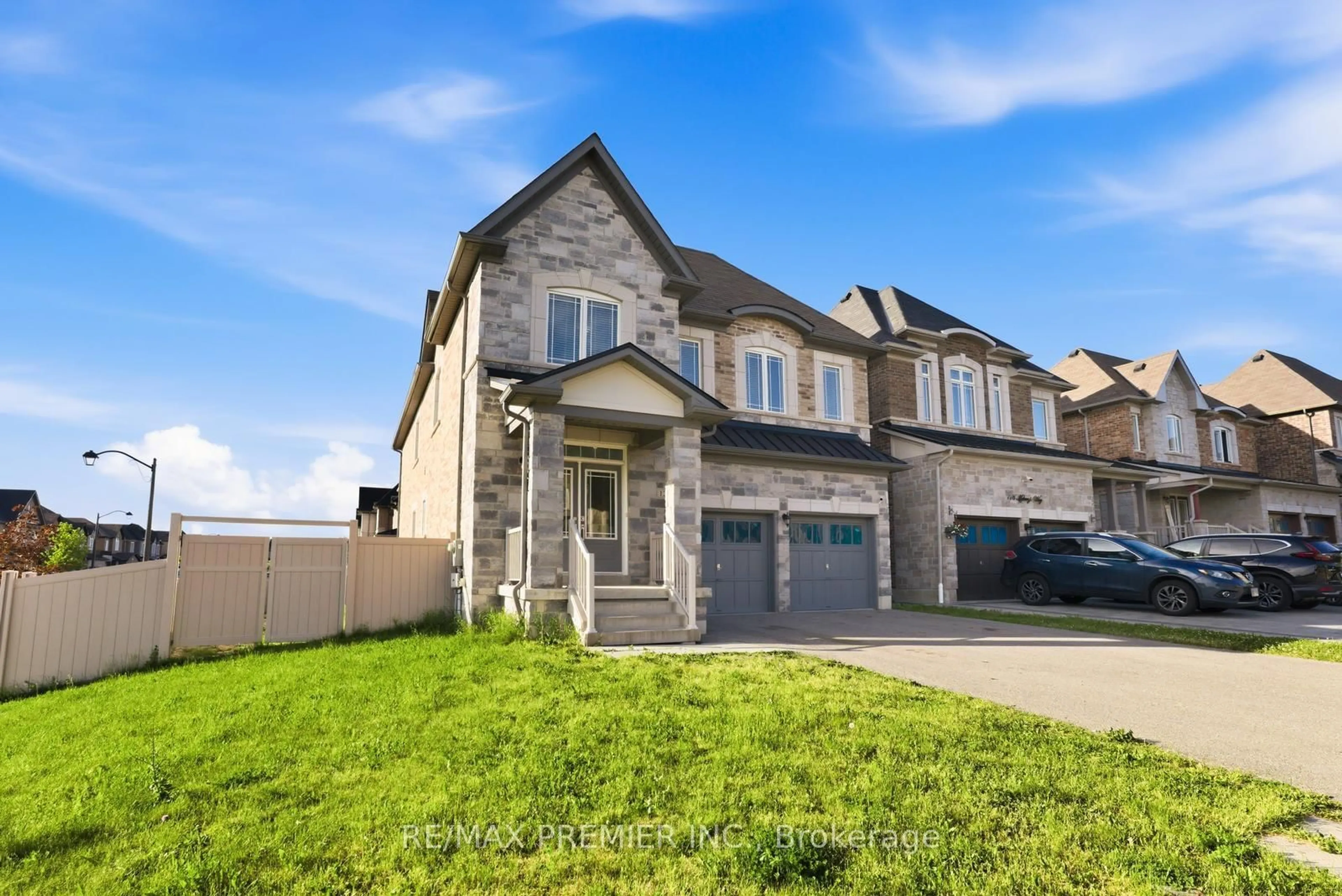 Home with brick exterior material, street for 122 Mckenzie Way, Bradford West Gwillimbury Ontario L3Z 4J4