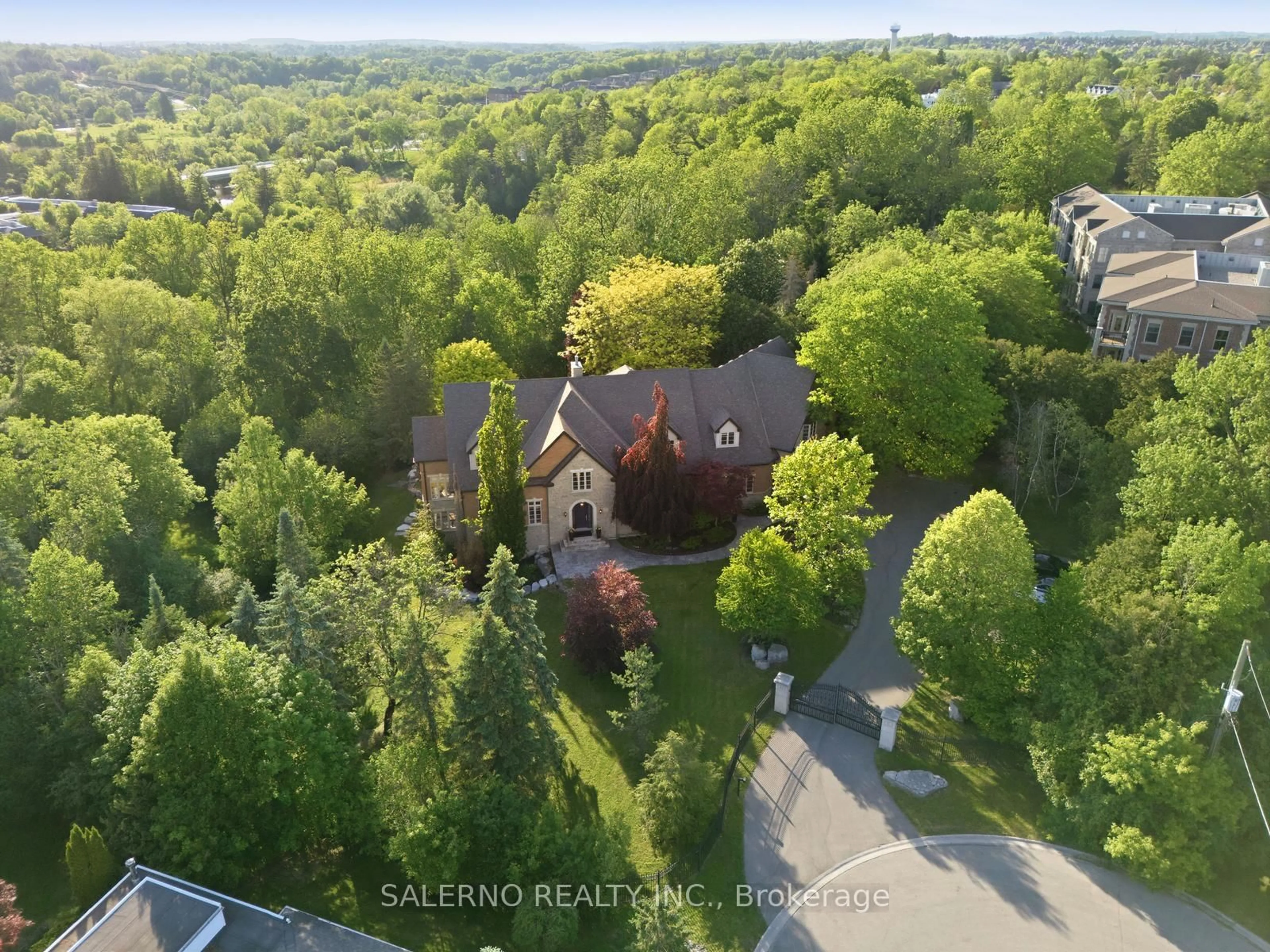 A pic from outside/outdoor area/front of a property/back of a property/a pic from drone, forest/trees view for 32 Daleview Crt, Vaughan Ontario L0J 1C0