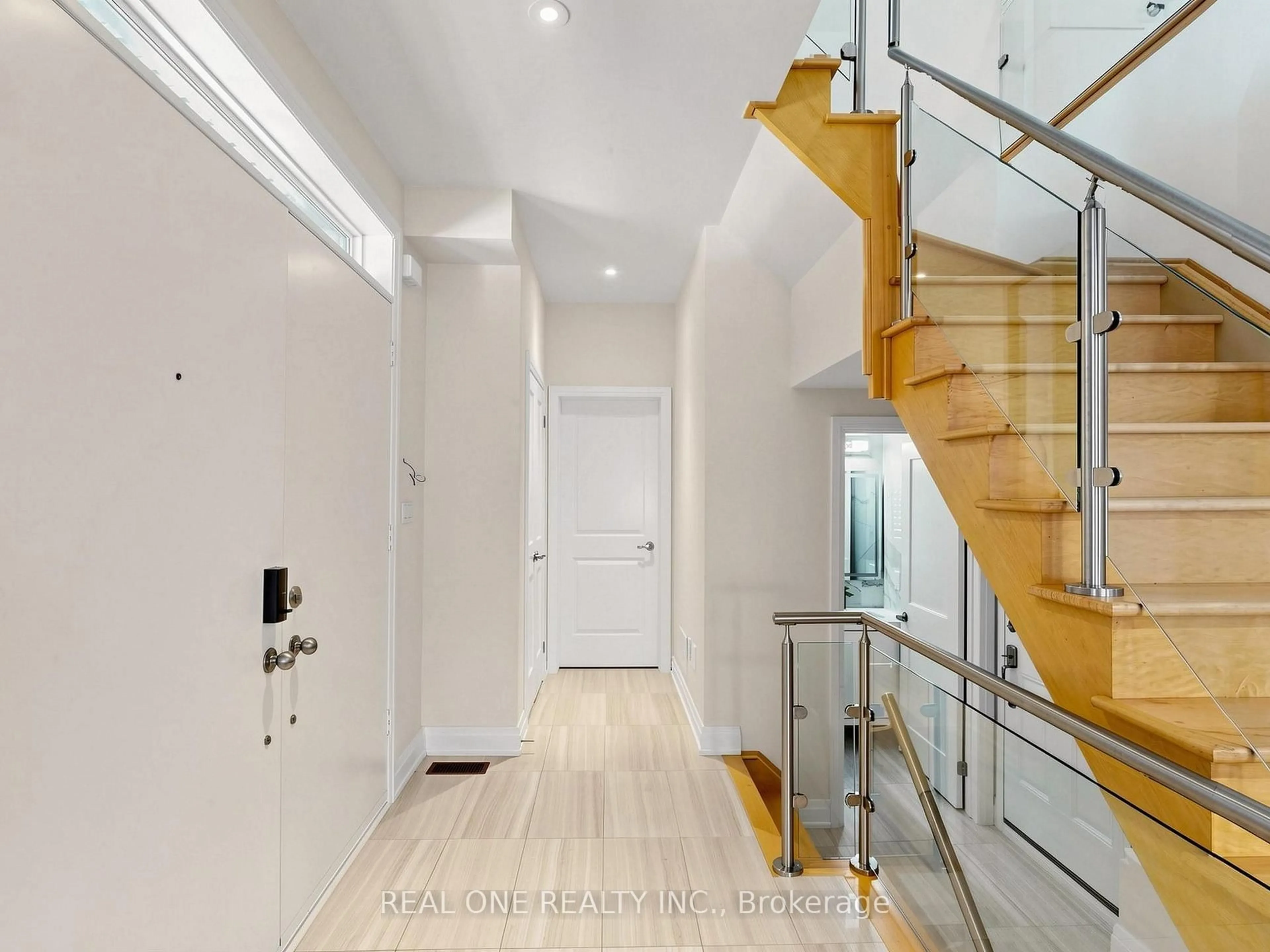 Indoor entryway for 85 Causland Lane, Richmond Hill Ontario L4S 0A6