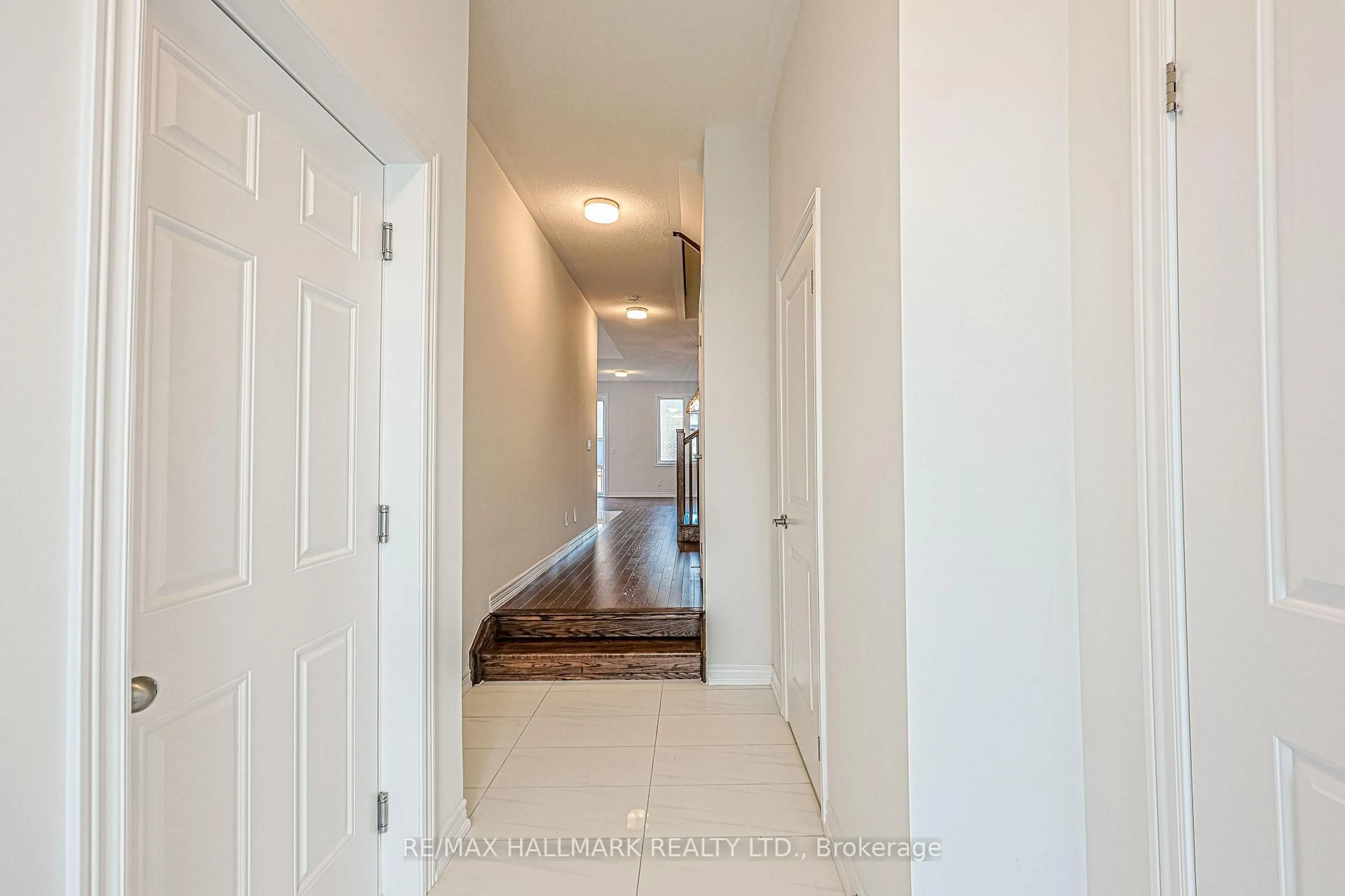 Indoor entryway for 43 Seedling Cres, Markham Ontario L4A 4V5