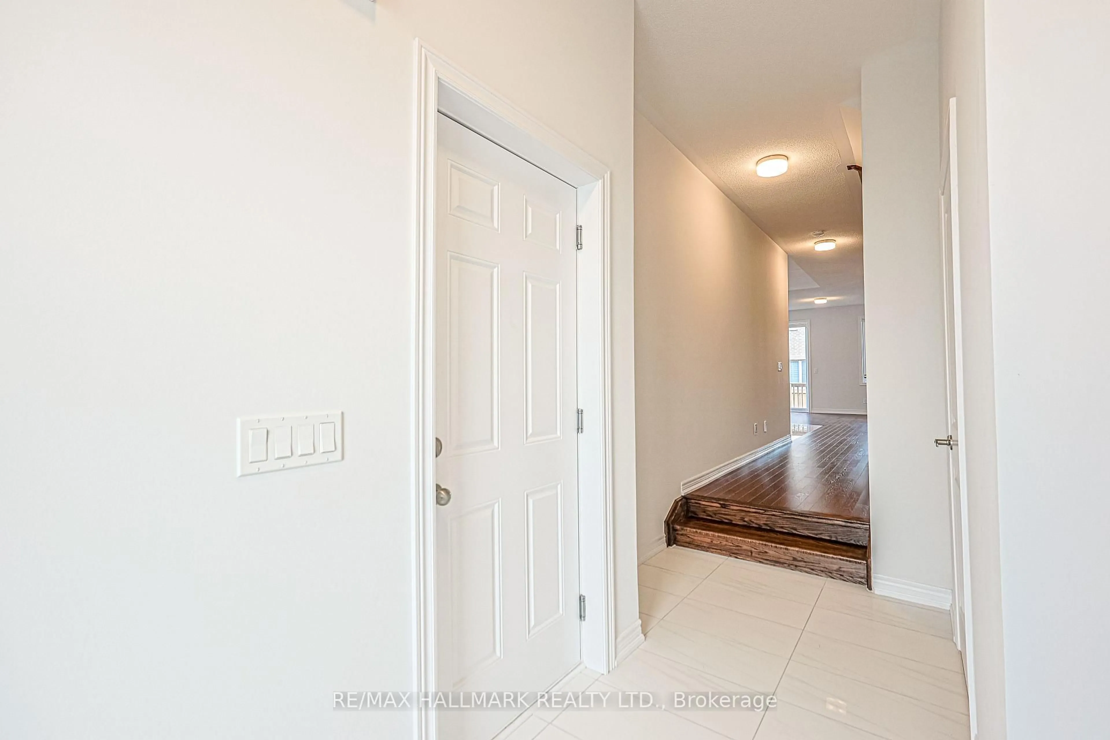 Indoor entryway for 43 Seedling Cres, Markham Ontario L4A 4V5