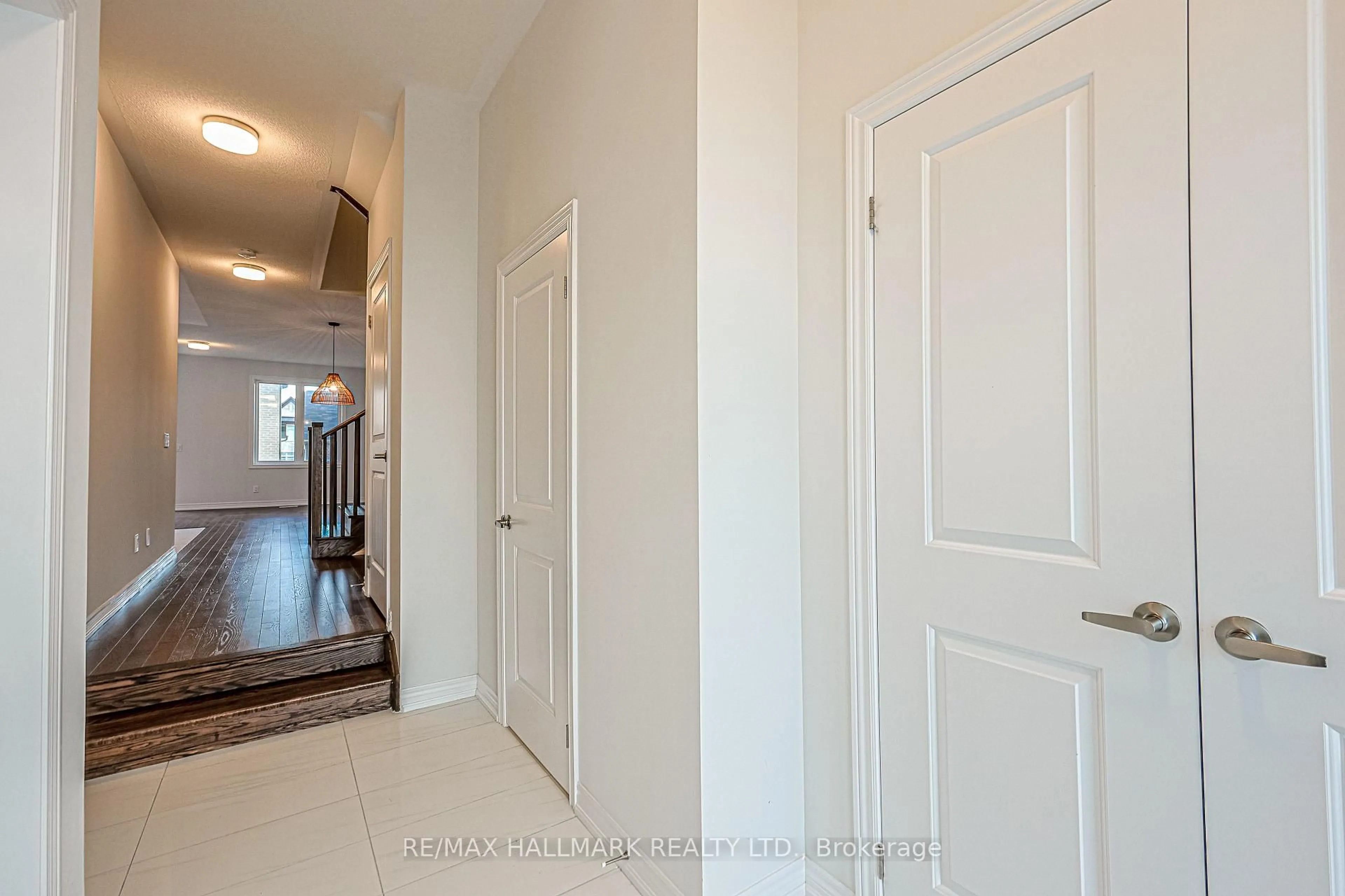 Indoor entryway for 43 Seedling Cres, Markham Ontario L4A 4V5