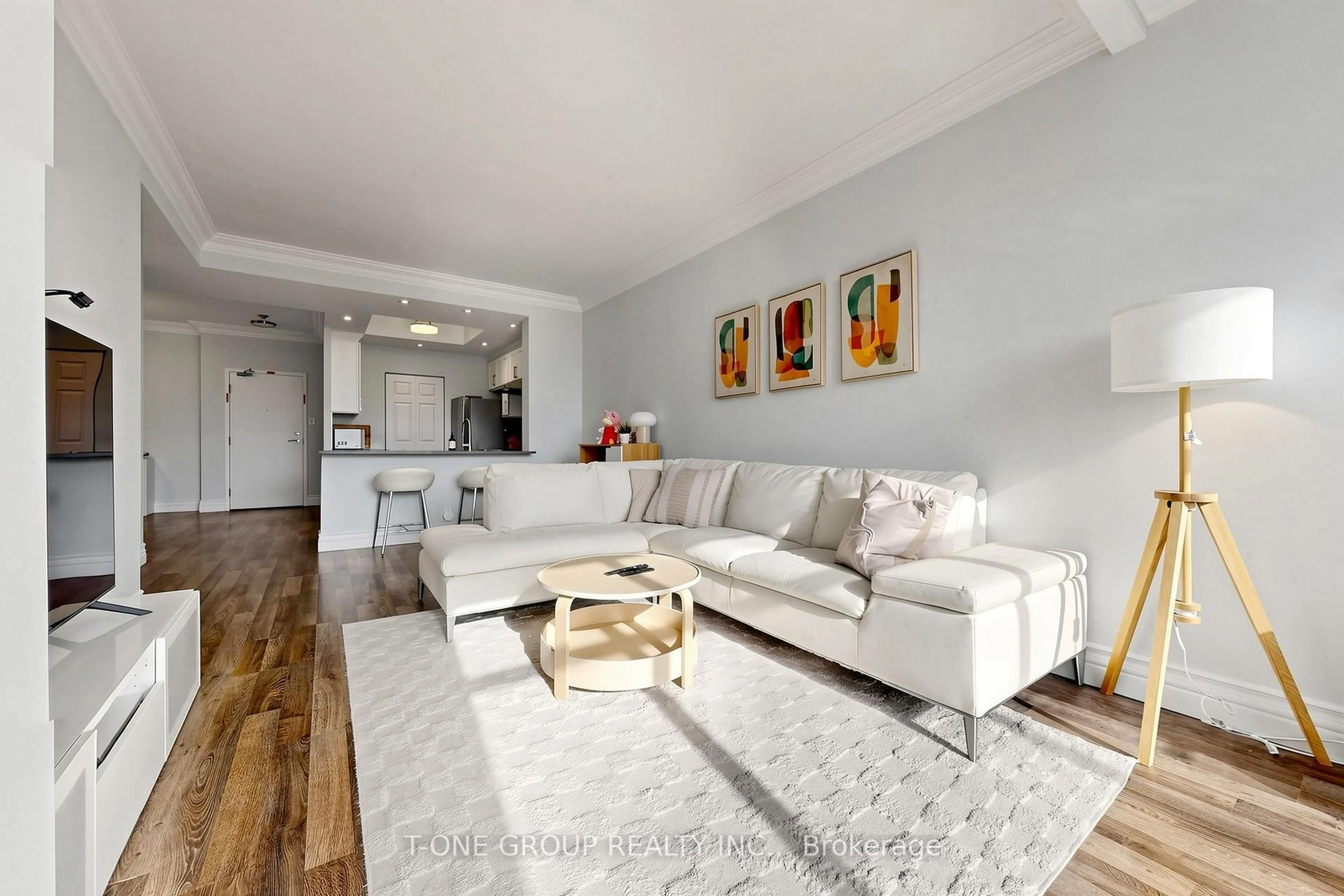 Living room with furniture, wood/laminate floor for 22 Clarissa Dr #Ph6, Richmond Hill Ontario L4C 9R6