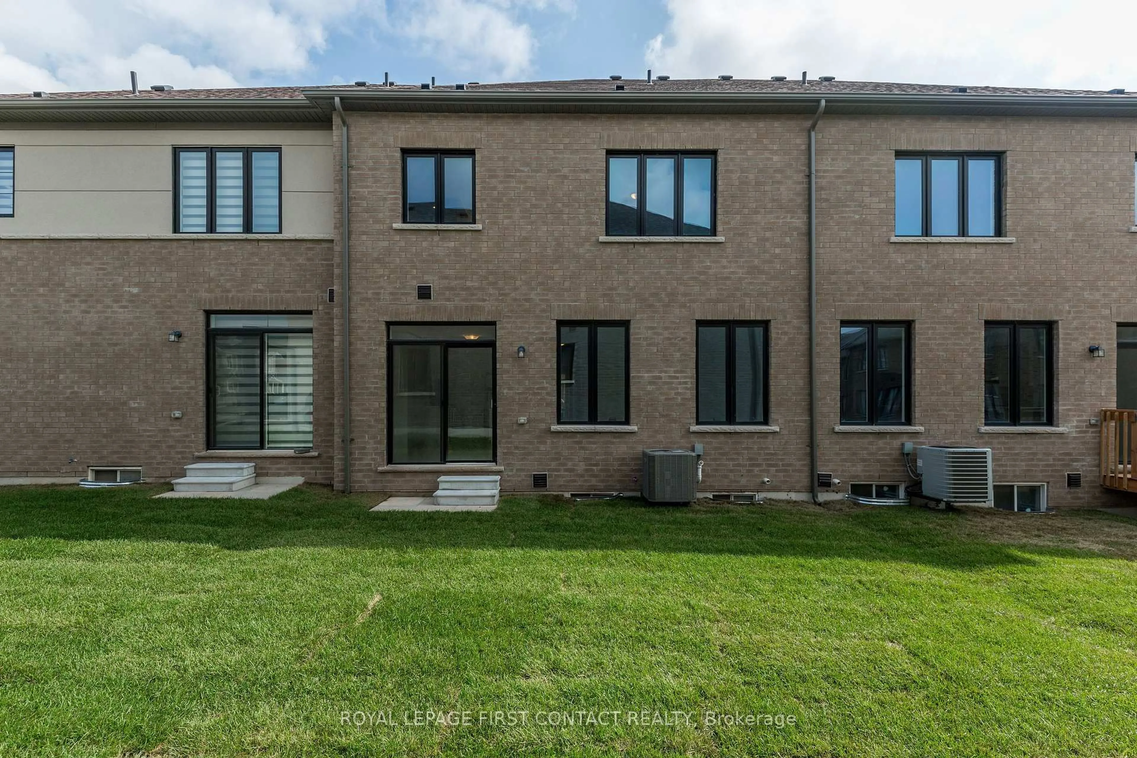 Home with brick exterior material, street for 86 Kenneth Rogers Cres, East Gwillimbury Ontario L9N 1S5