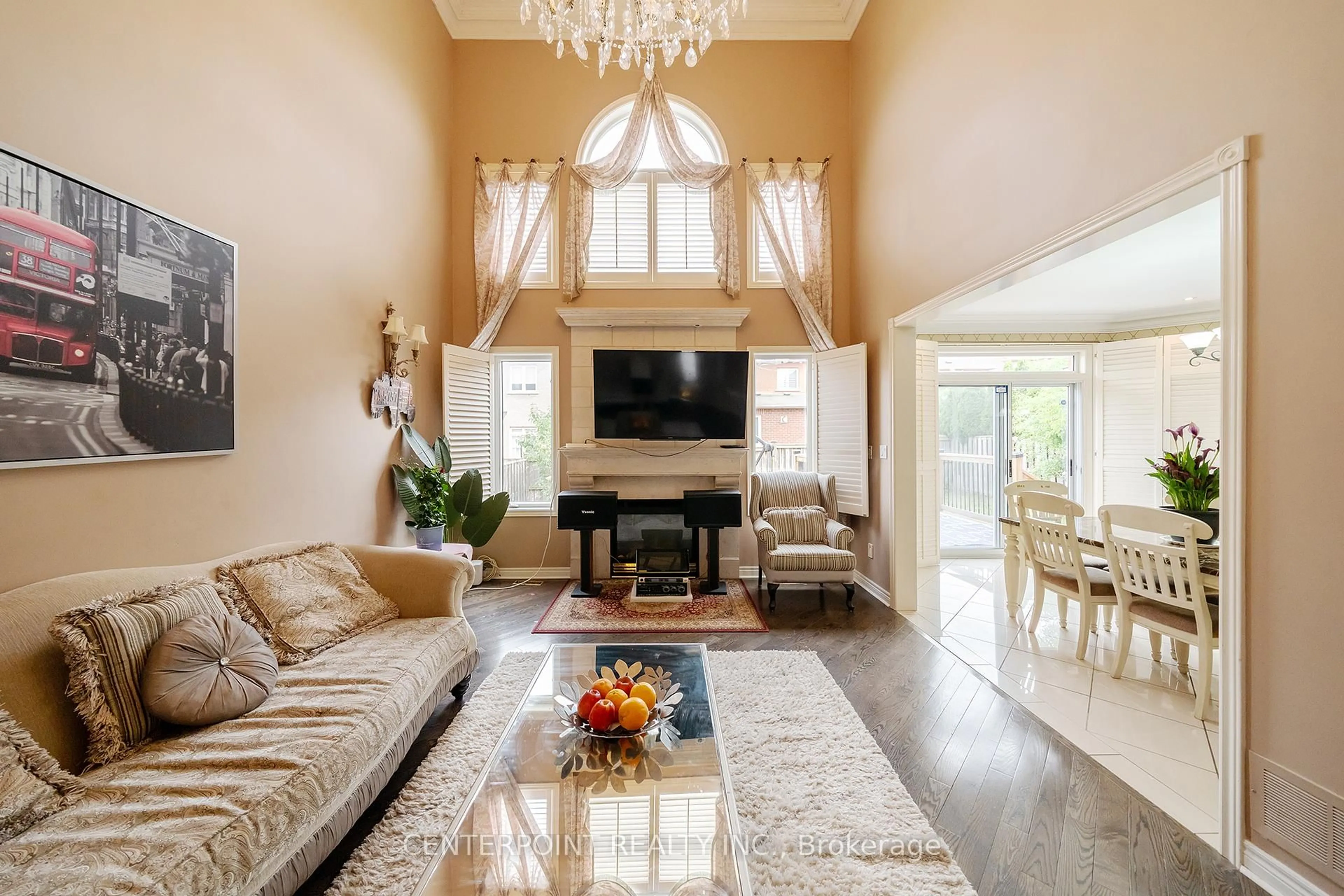 Living room with furniture, unknown for 9 Summeridge Dr, Vaughan Ontario L4S 8T3