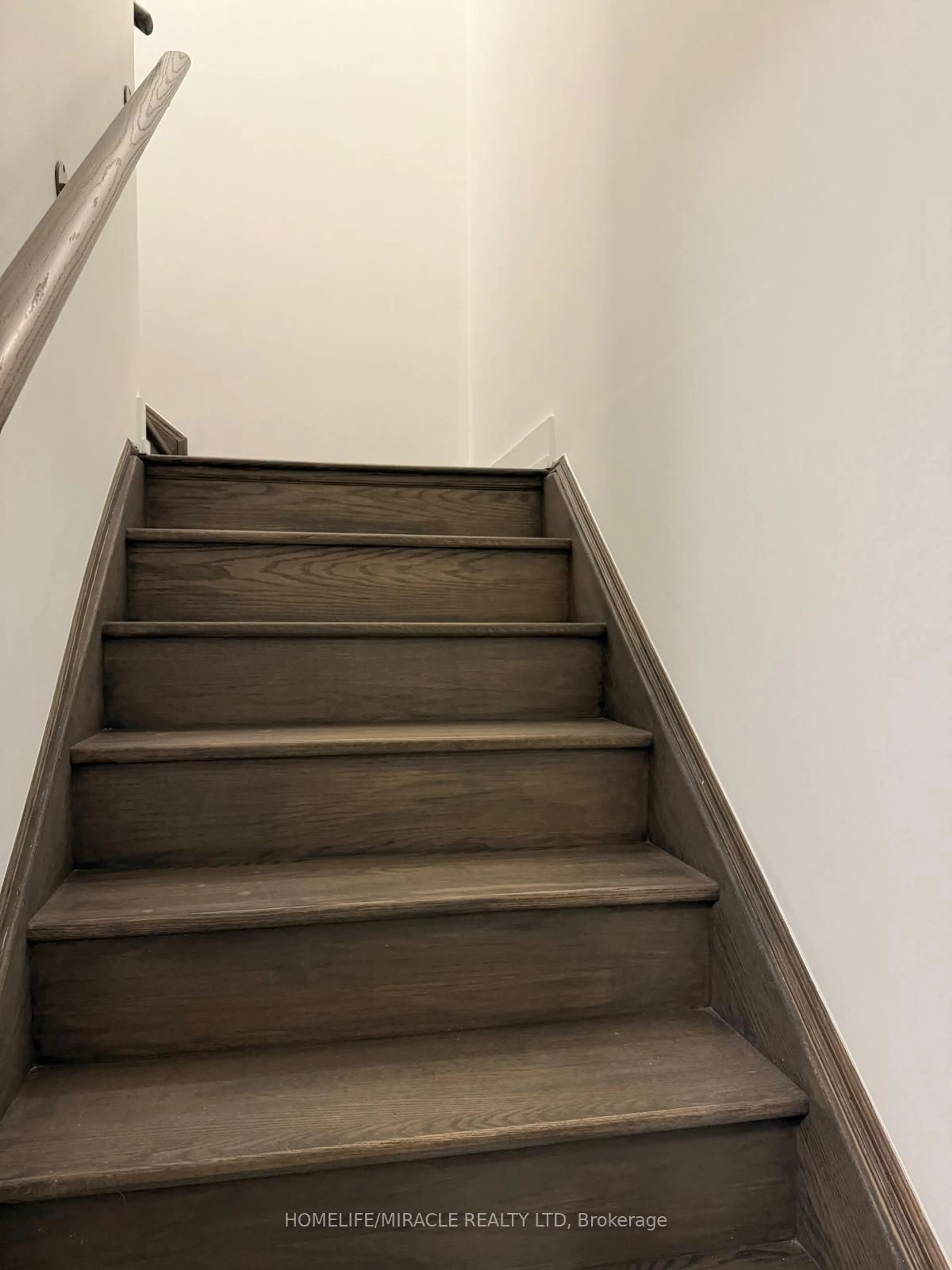 Stairs for 9570 Islington Ave #L122, Vaughan Ontario L4H 5E8