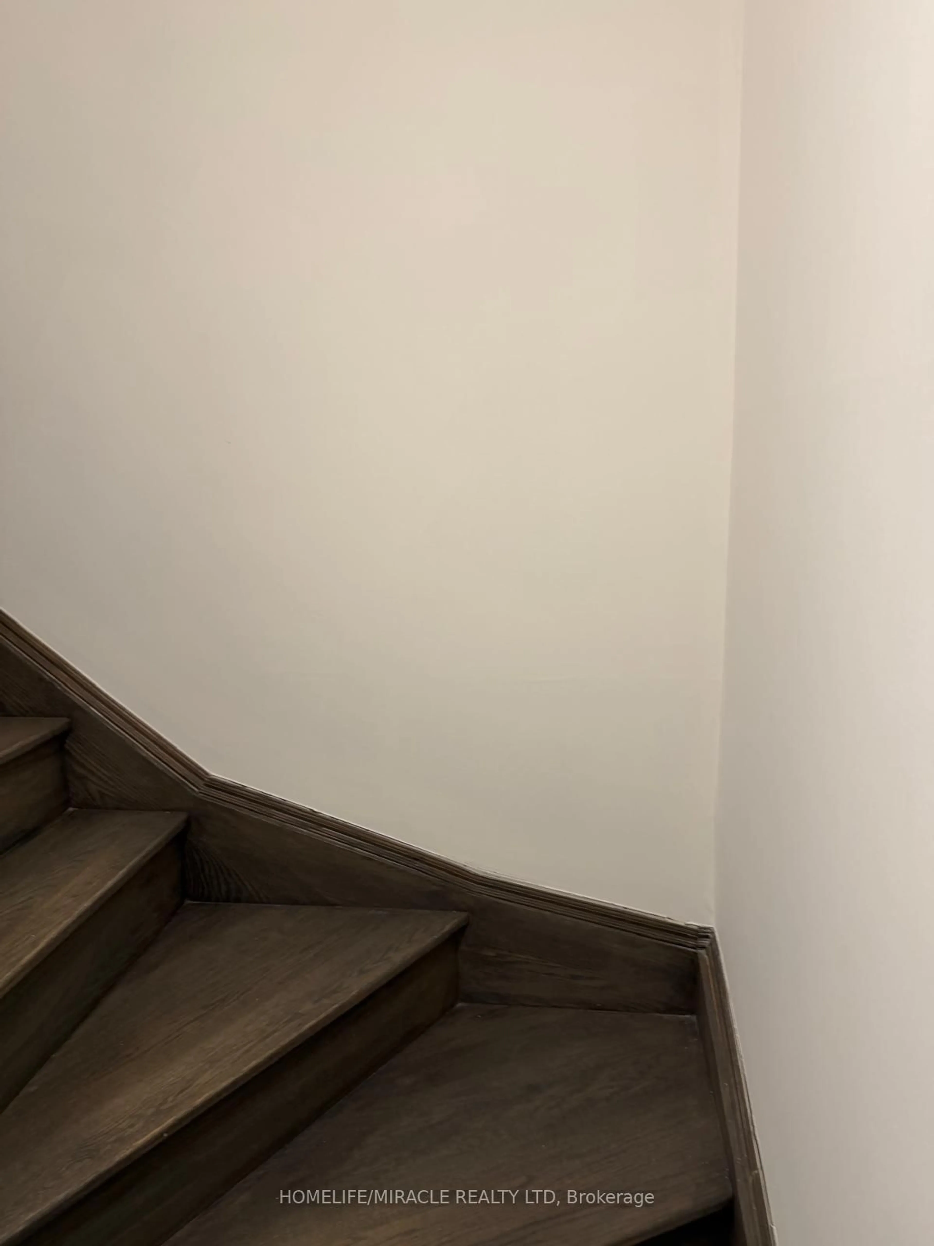 Stairs for 9570 Islington Ave #L122, Vaughan Ontario L4H 5E8