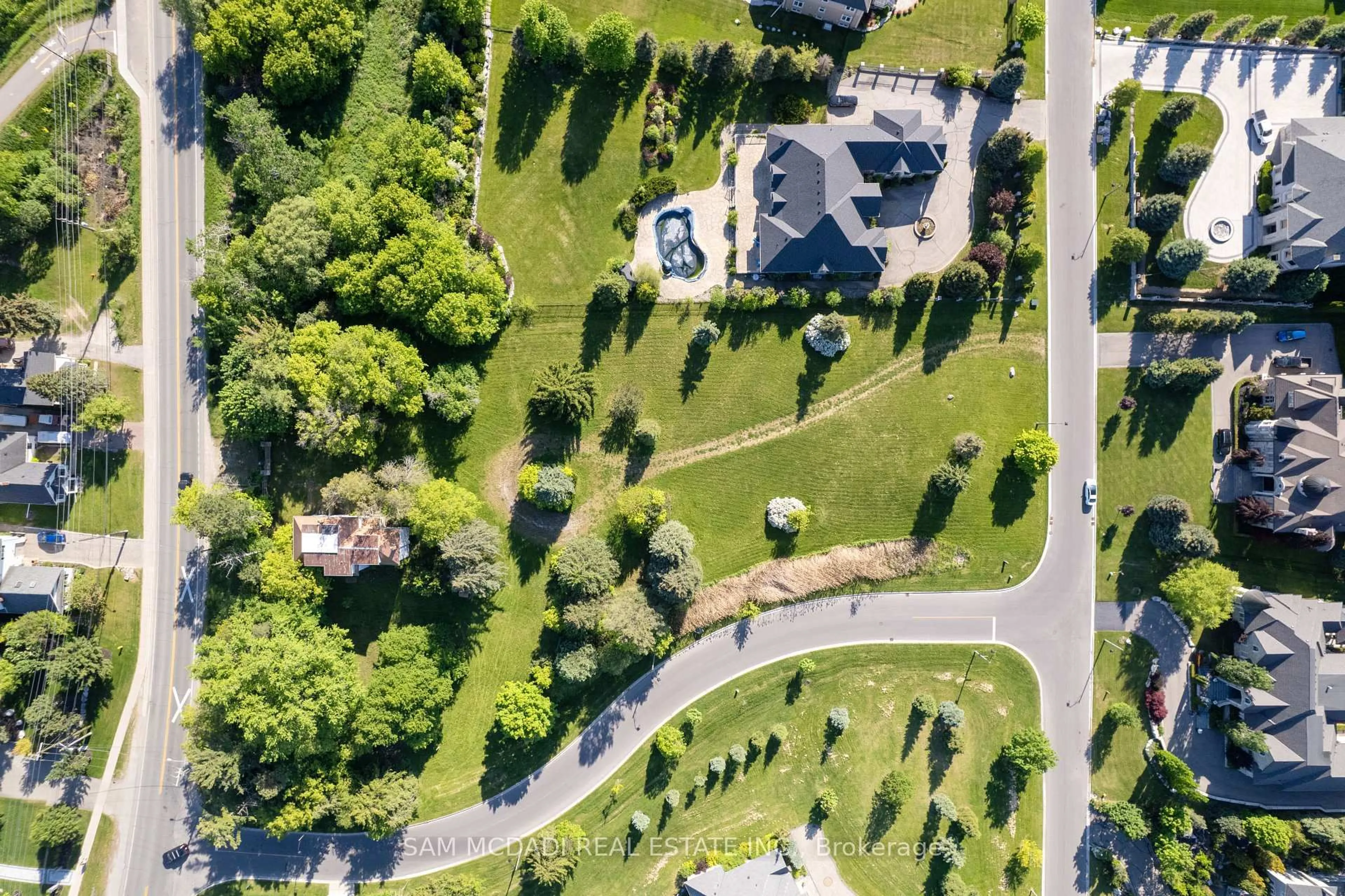 A pic from outside/outdoor area/front of a property/back of a property/a pic from drone, street for 10 Richard Lovat Crt, Vaughan Ontario L0J 1C0