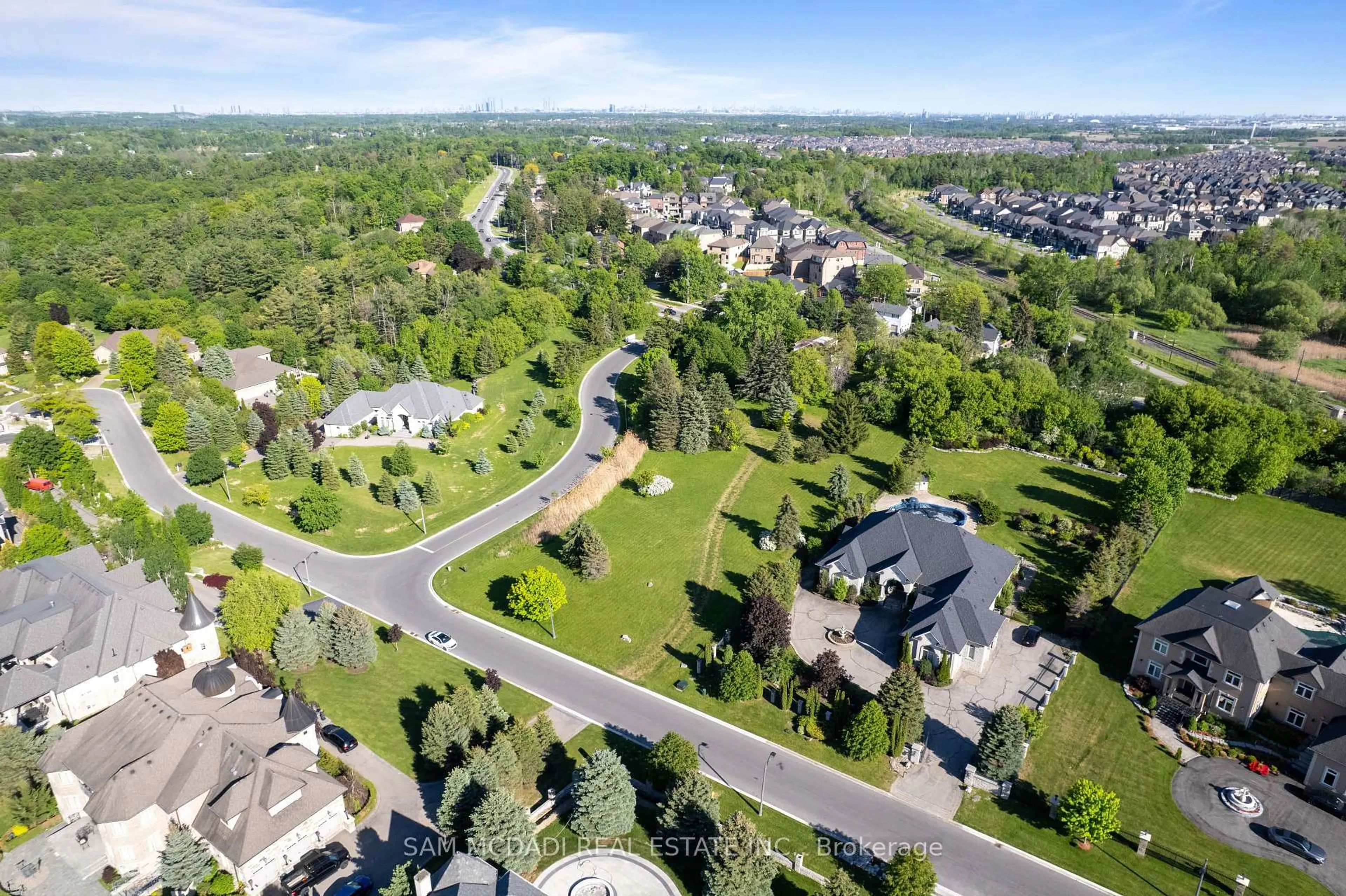 A pic from outside/outdoor area/front of a property/back of a property/a pic from drone, street for 10 Richard Lovat Crt, Vaughan Ontario L0J 1C0