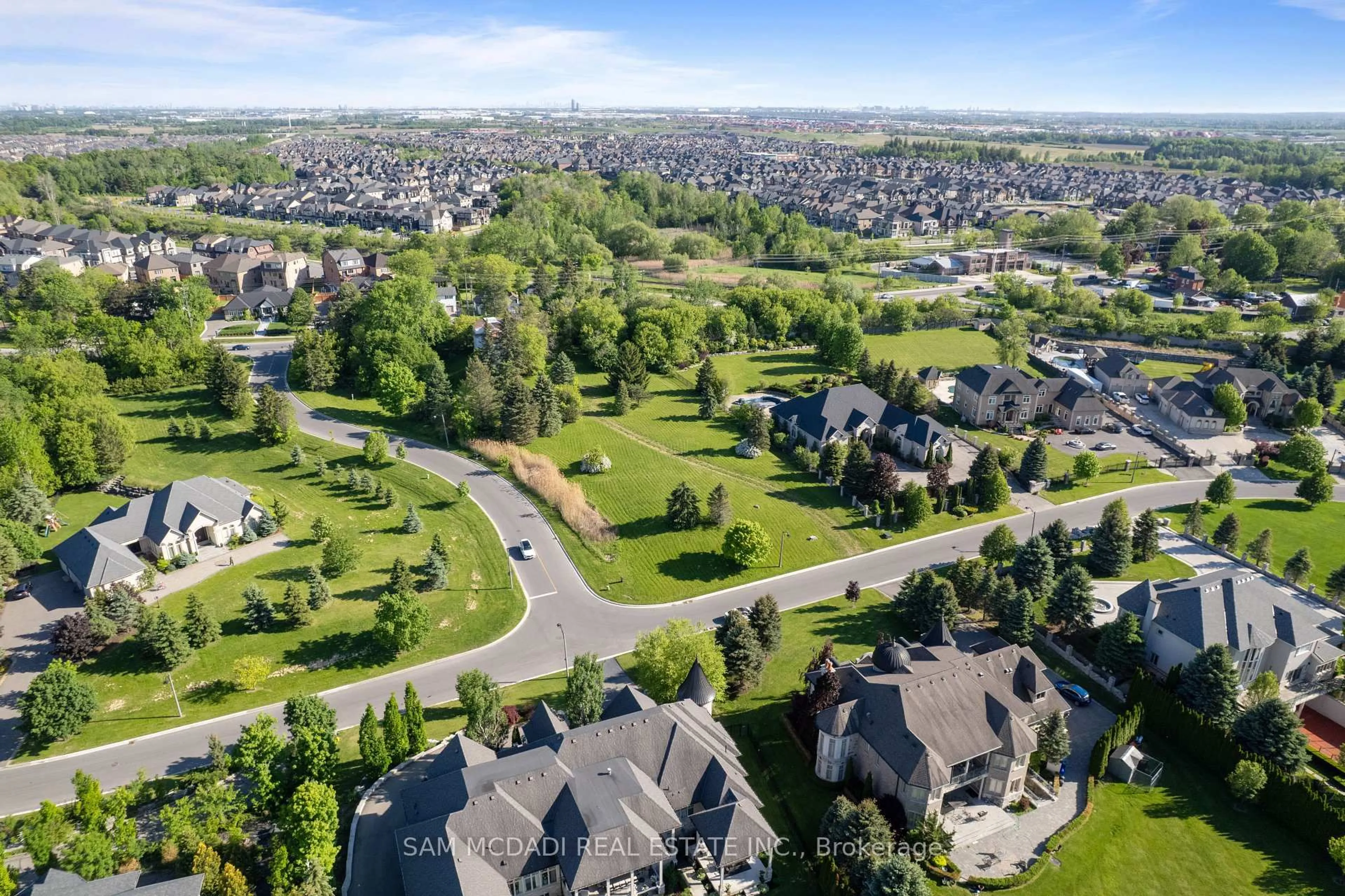 A pic from outside/outdoor area/front of a property/back of a property/a pic from drone, street for 10 Richard Lovat Crt, Vaughan Ontario L0J 1C0