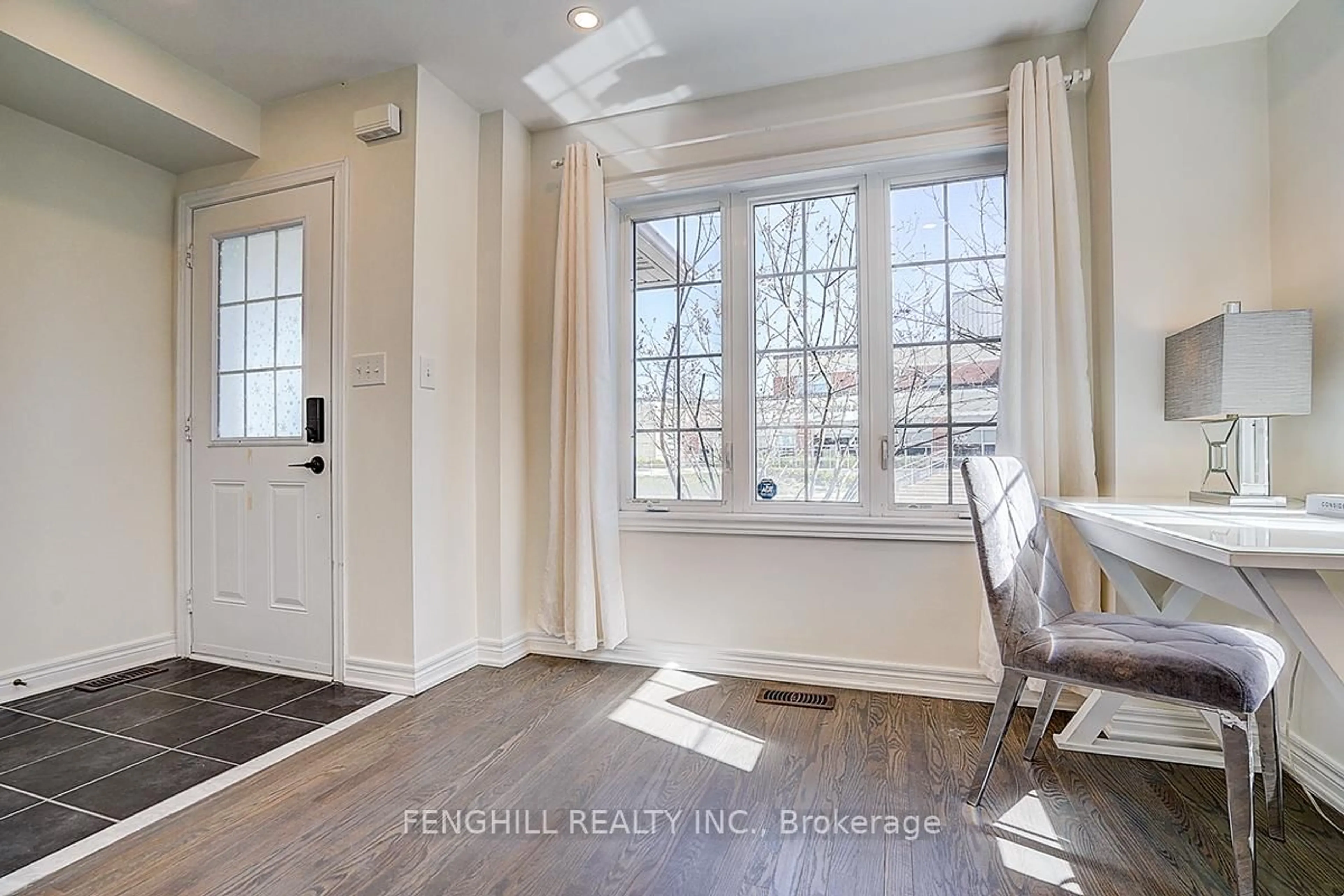 Indoor entryway for 375 White's Hill Ave, Markham Ontario L6B 0J3