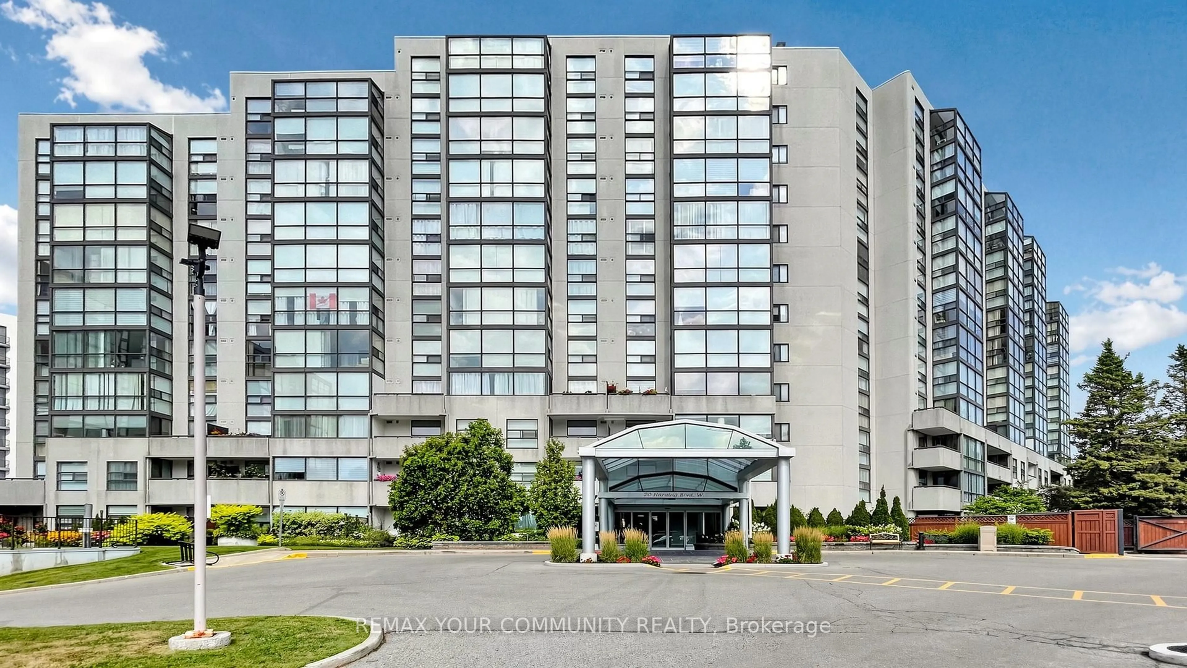 Indoor foyer for 20 Harding Blvd #1109, Richmond Hill Ontario L4C 9M3