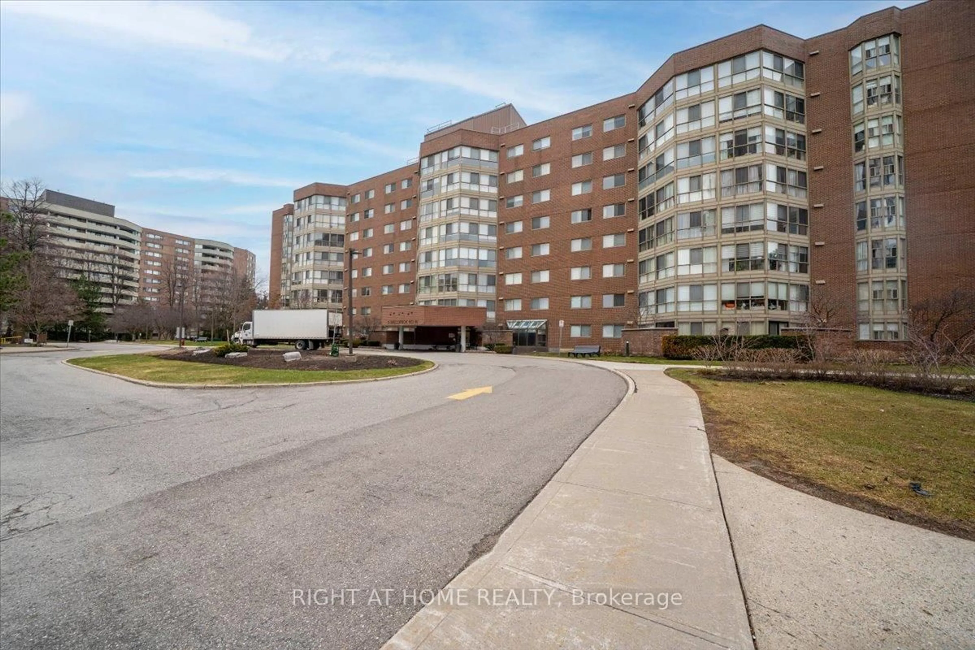 Unknown for 5 Weldrick Rd #703, Richmond Hill Ontario L4C 8S9