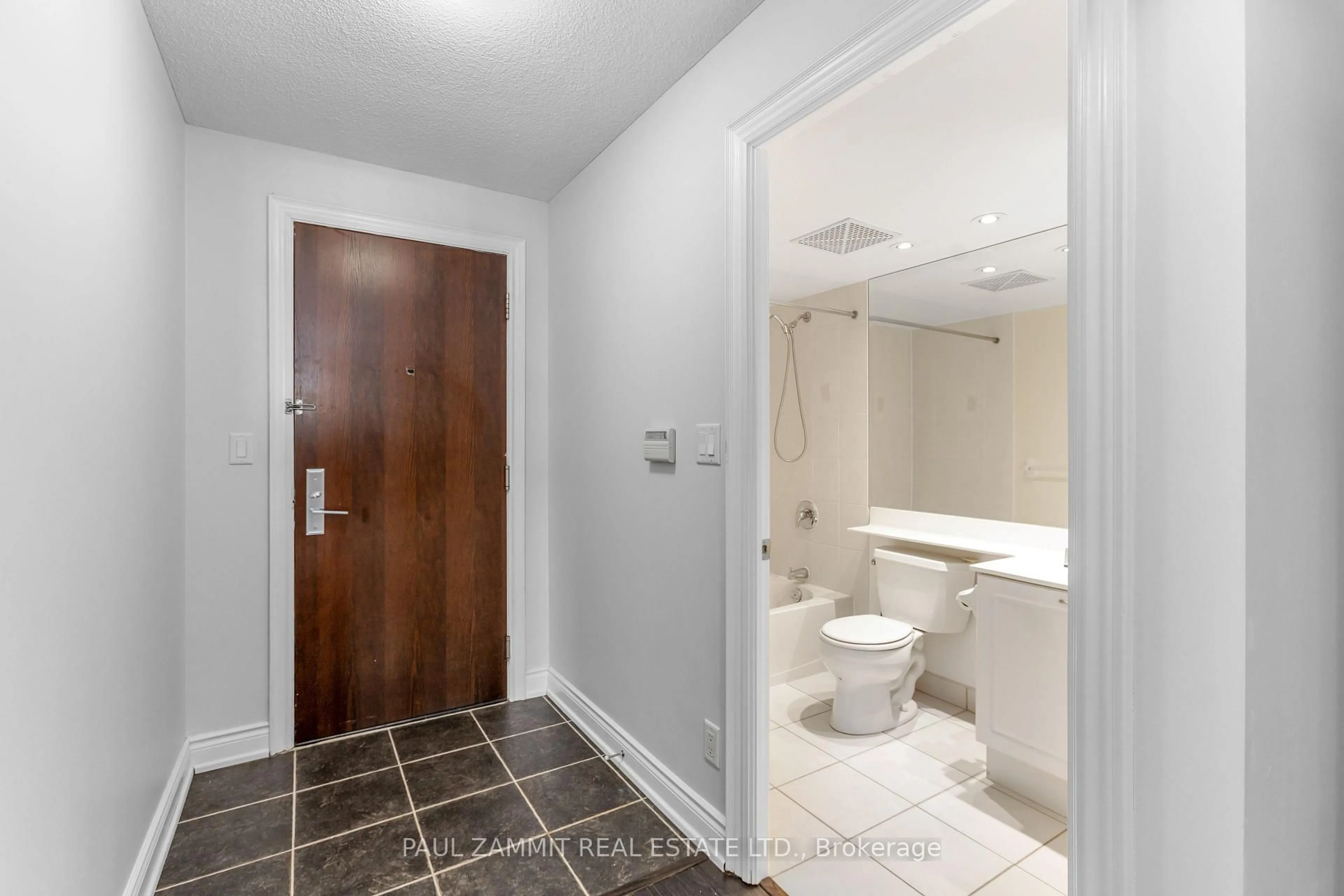 Standard bathroom, ceramic/tile floor for 88 Times Ave #615, Markham Ontario L3T 7Z4