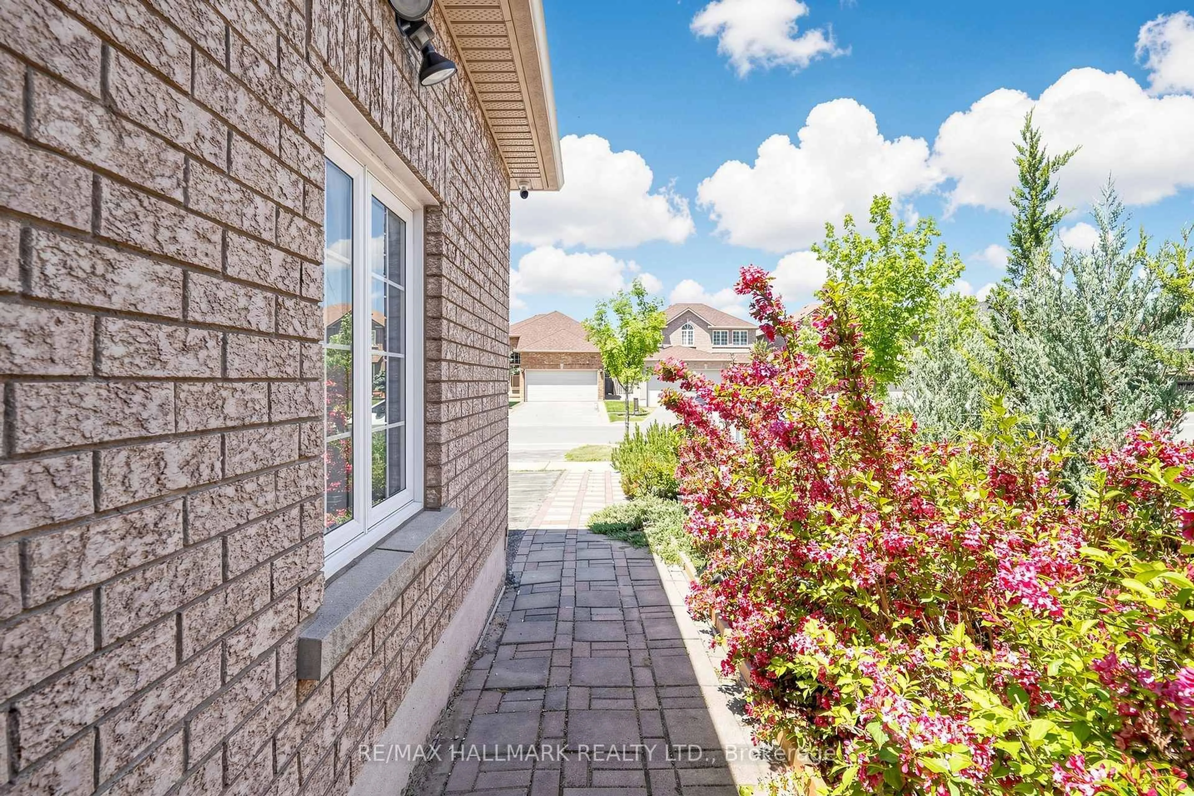 Unknown for 127 Humberland Dr, Richmond Hill Ontario L4E 3Y7