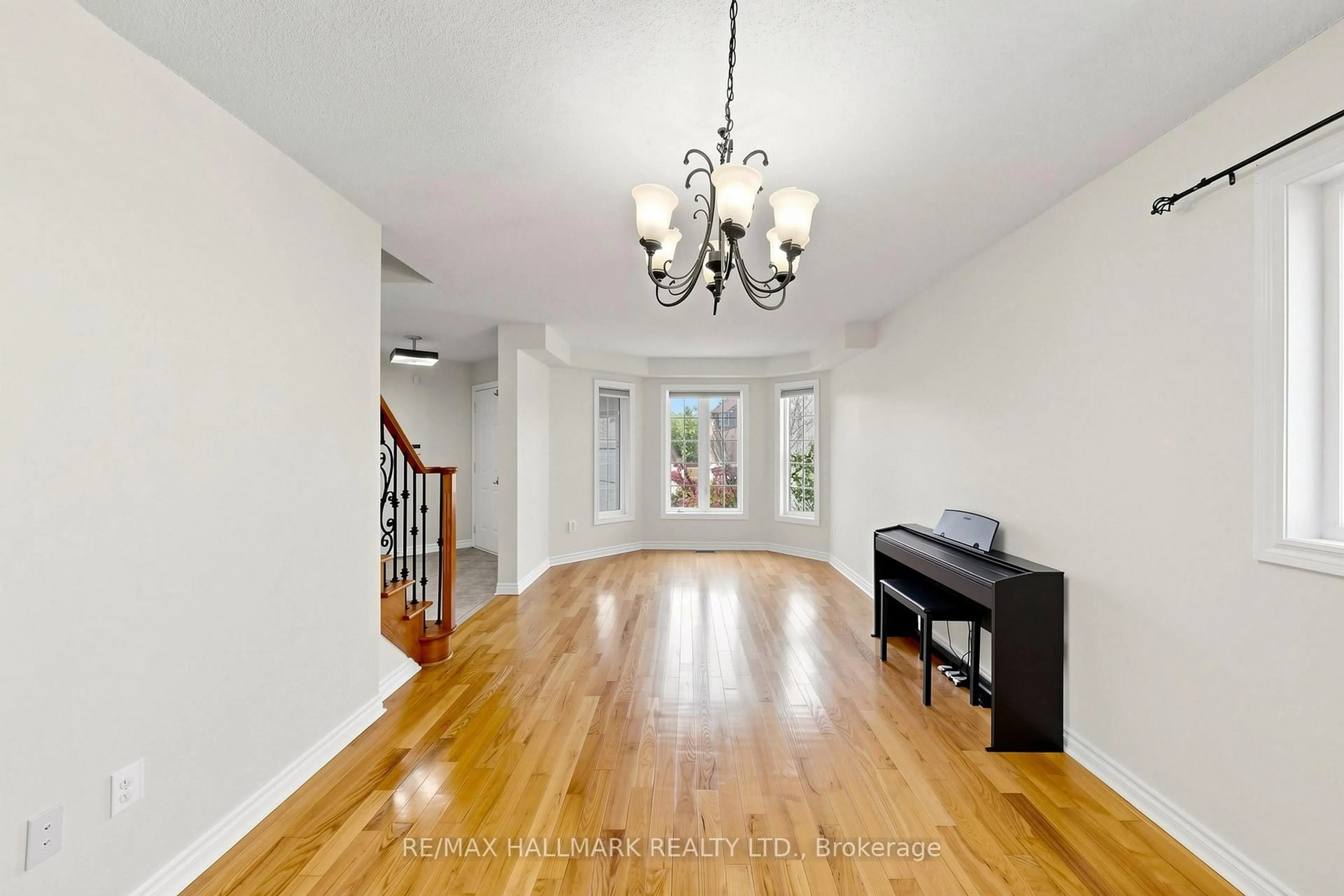Indoor foyer for 127 Humberland Dr, Richmond Hill Ontario L4E 3Y7