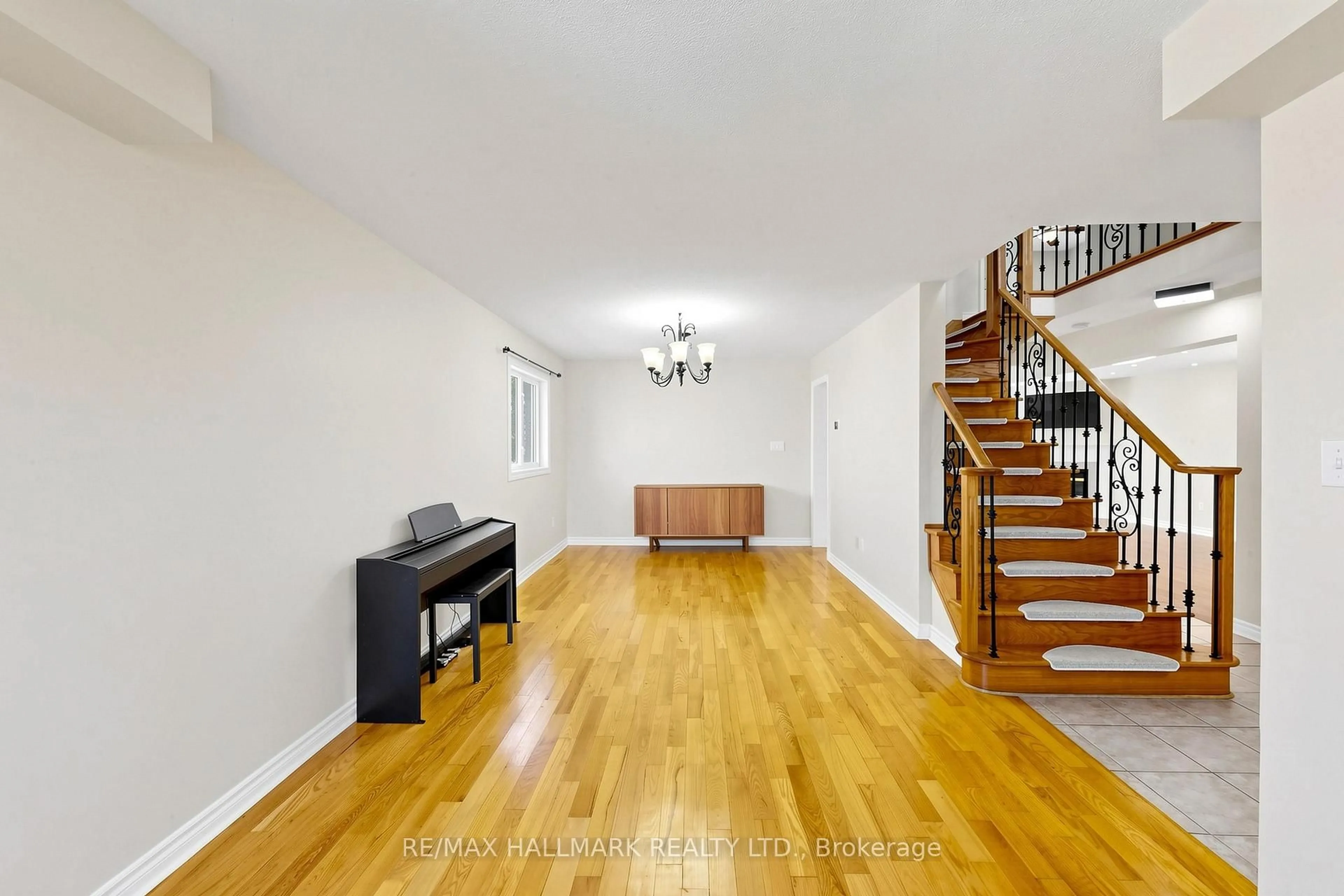 Unknown for 127 Humberland Dr, Richmond Hill Ontario L4E 3Y7