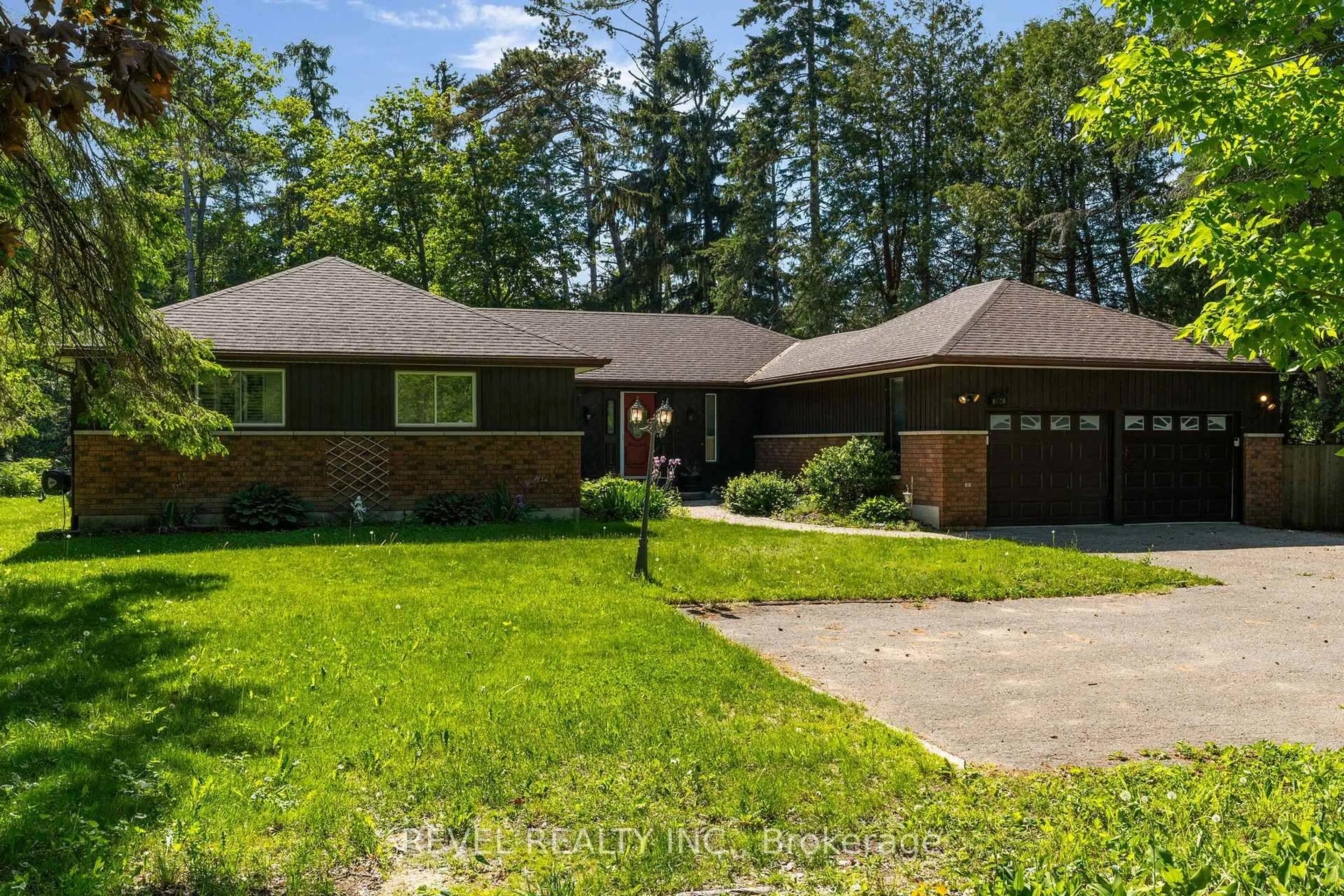 Home with brick exterior material, unknown for 3964 GROVE Pl, Innisfil Ontario L9S 2S7