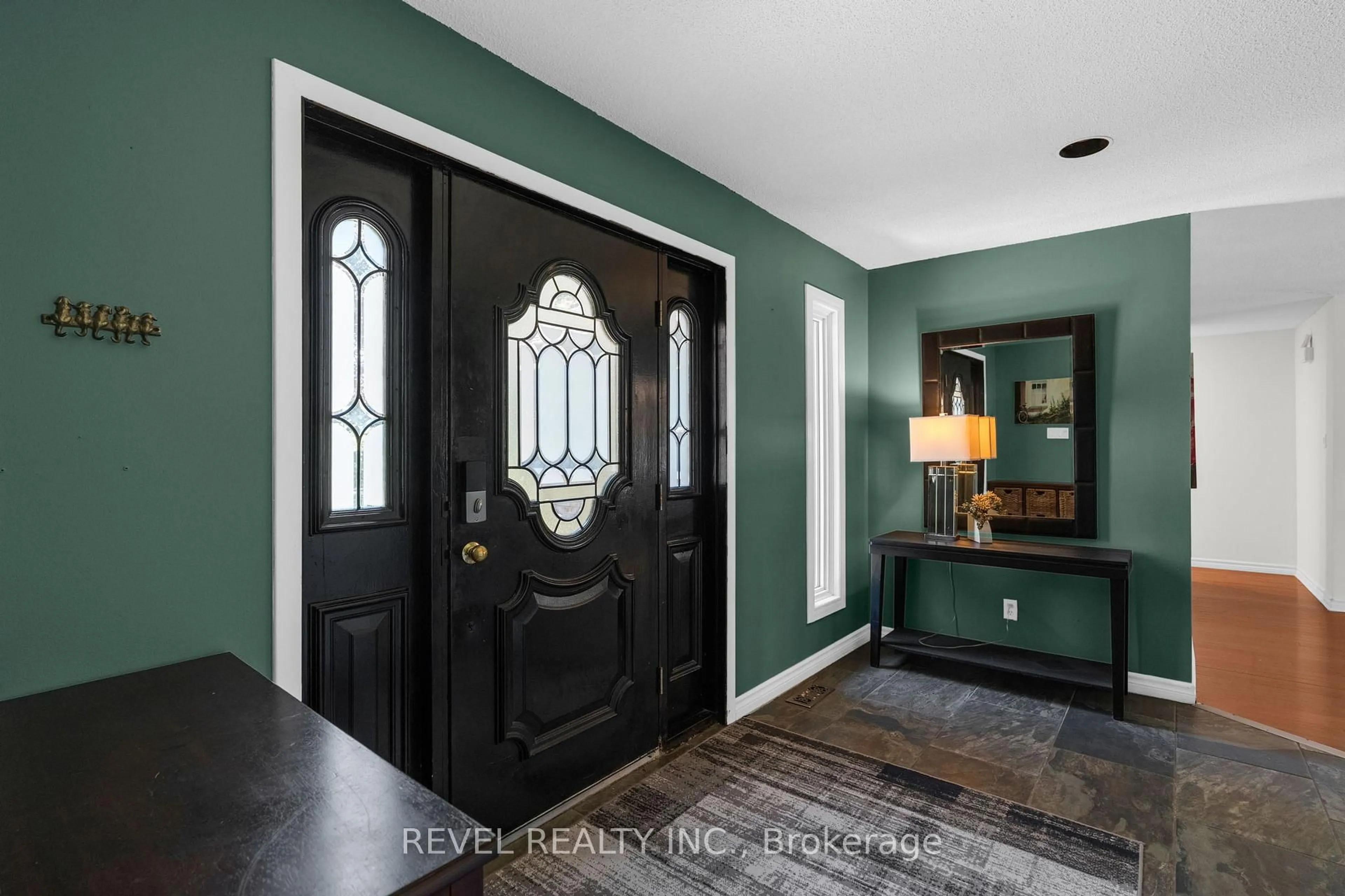 Indoor entryway for 3964 GROVE Pl, Innisfil Ontario L9S 2S7