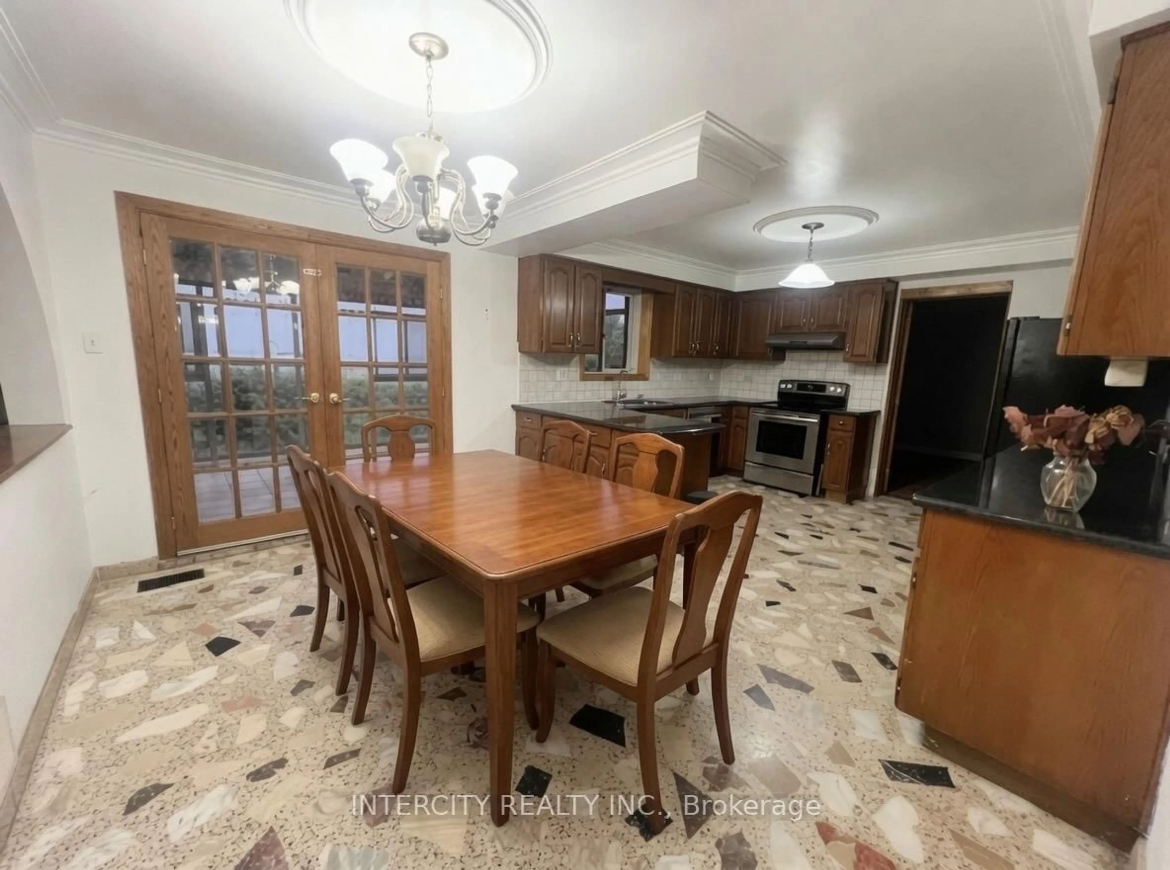 Dining room, ceramic/tile floor for 3525 Tenth Line, Bradford West Gwillimbury Ontario L3Z 3L9