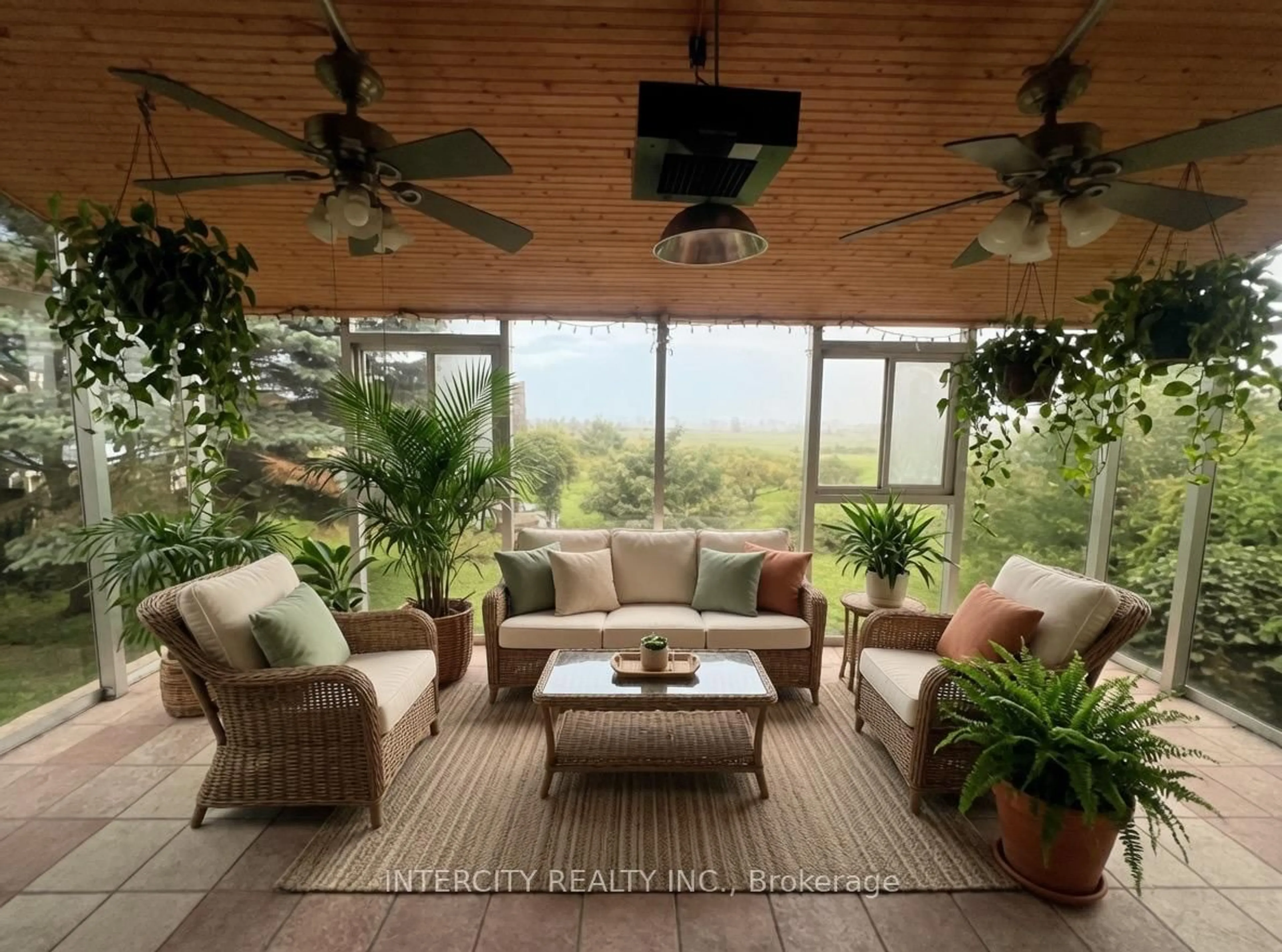 Patio, unknown for 3525 Tenth Line, Bradford West Gwillimbury Ontario L3Z 3L9