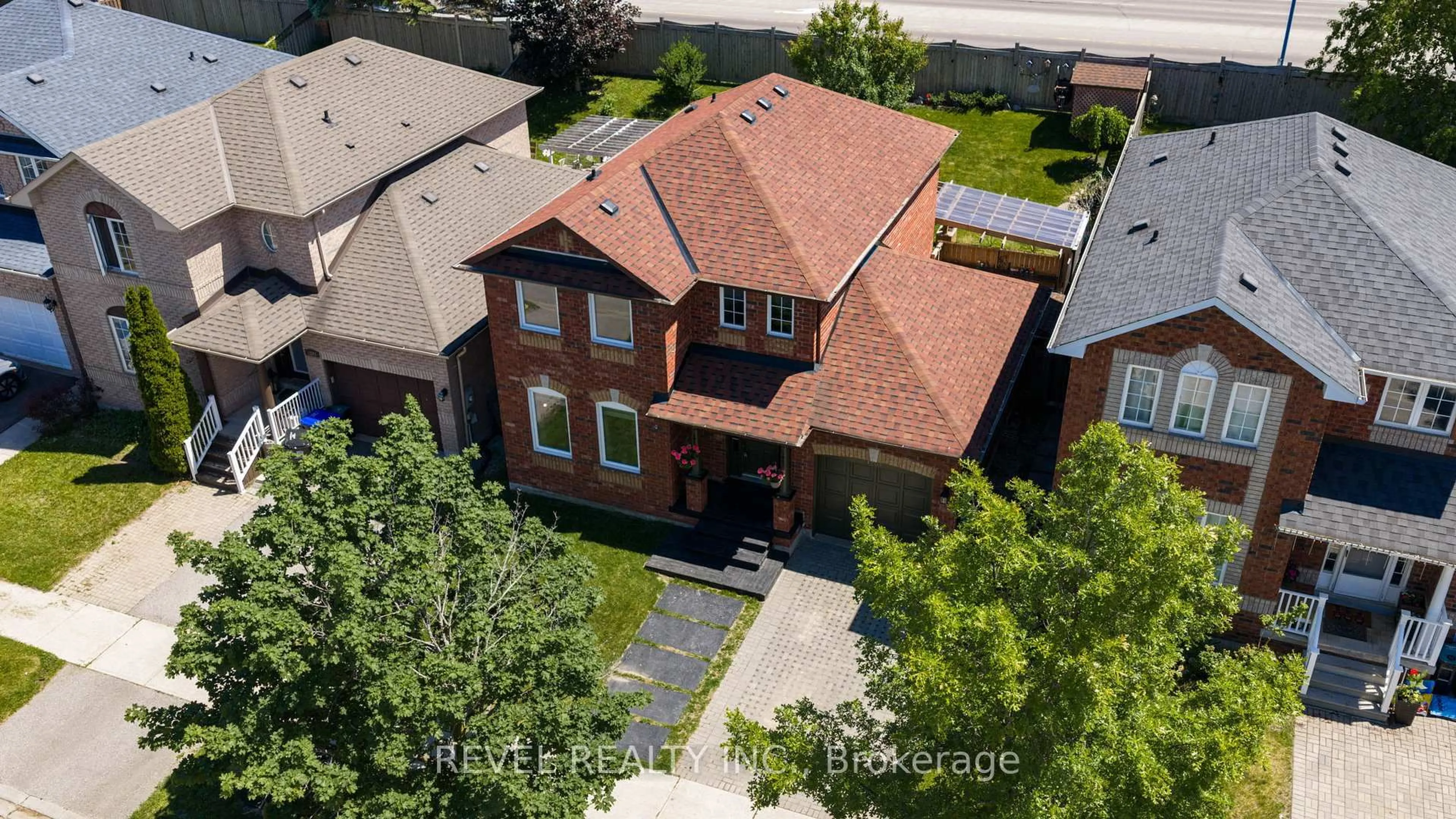A pic from outside/outdoor area/front of a property/back of a property/a pic from drone, street for 1207 Andrade Lane, Innisfil Ontario L9S 4X7