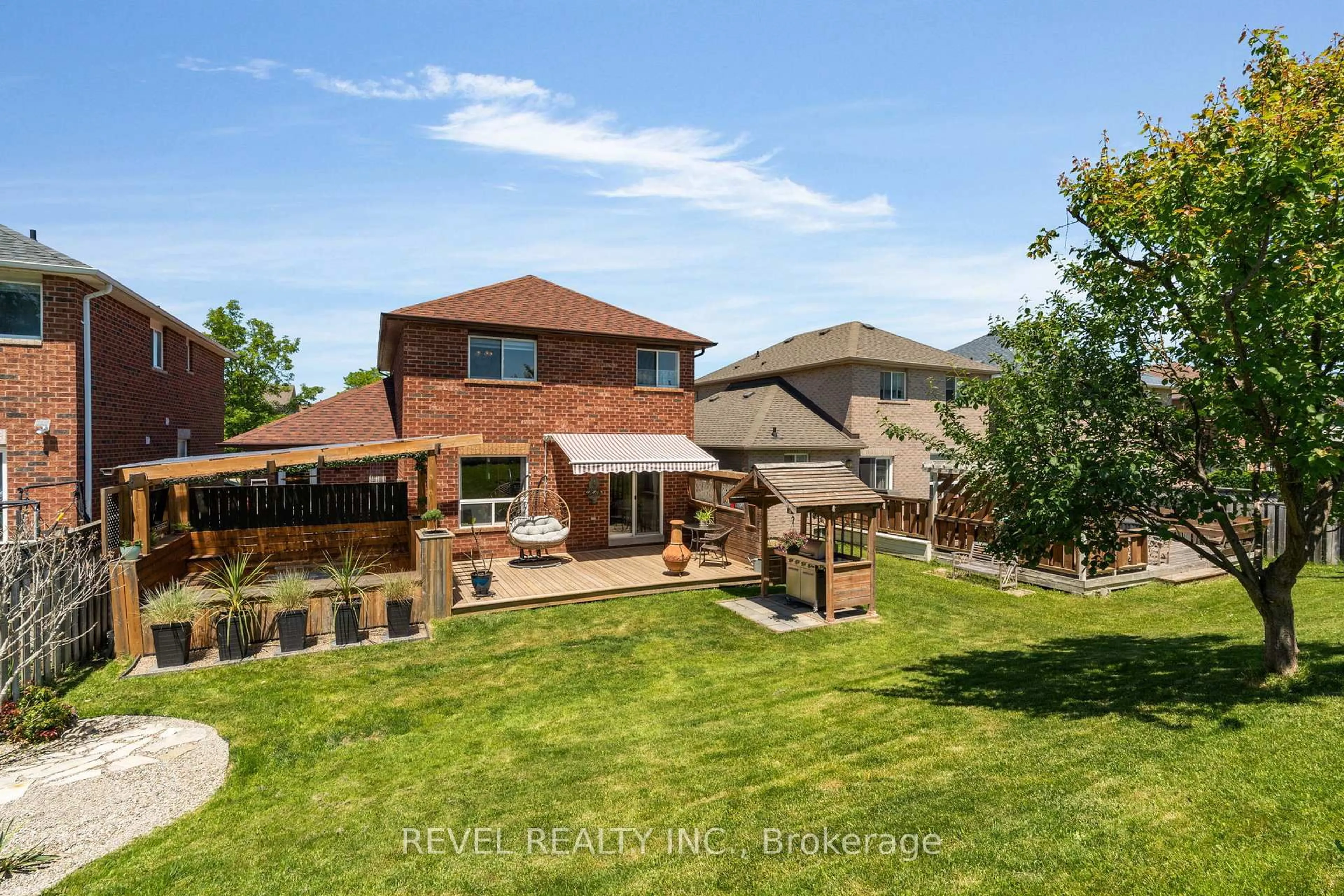 A pic from outside/outdoor area/front of a property/back of a property/a pic from drone, mountain view for 1207 Andrade Lane, Innisfil Ontario L9S 4X7