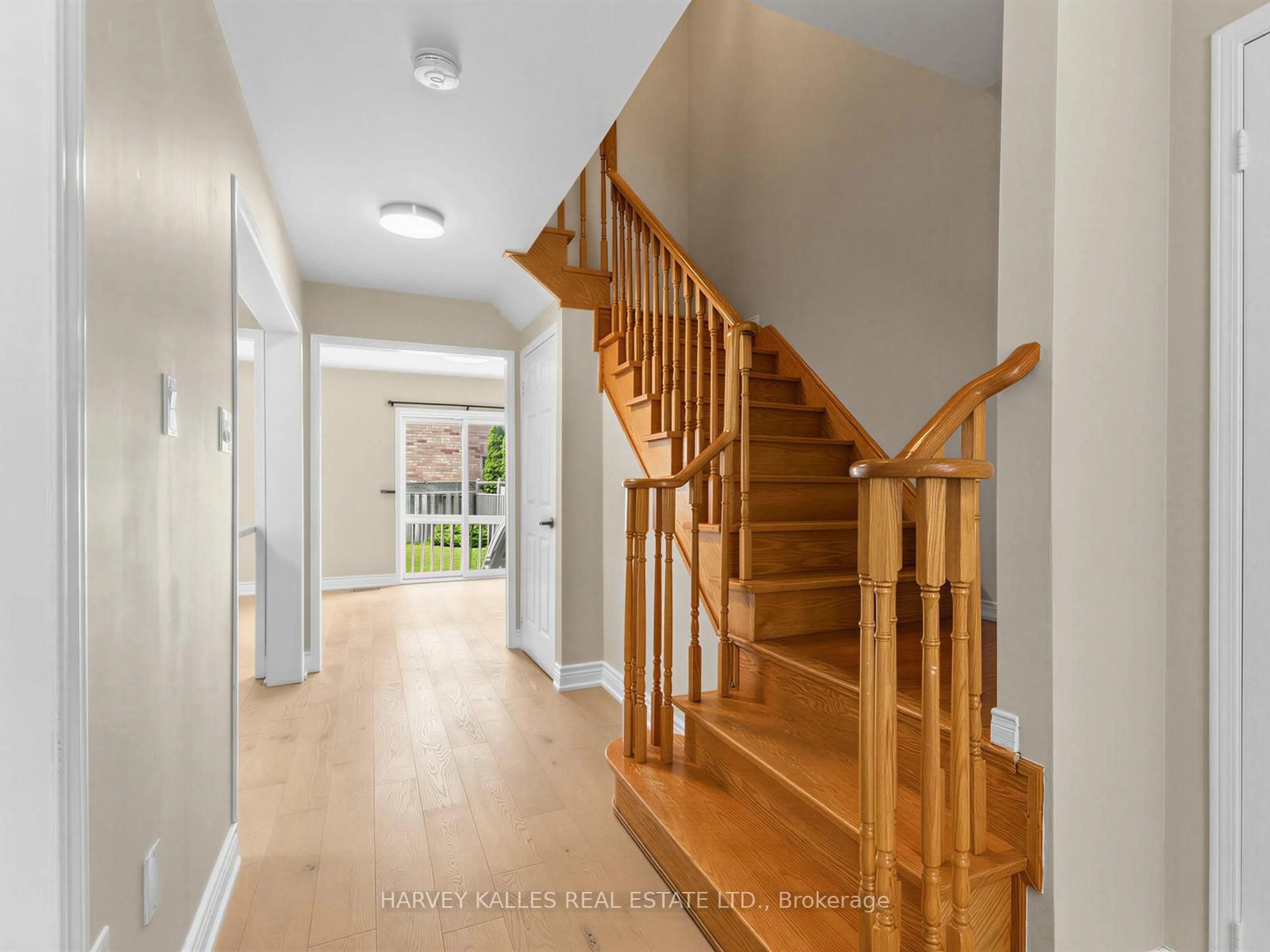 Indoor entryway for 40 Blackthorn Dr, Vaughan Ontario L6A 3N5