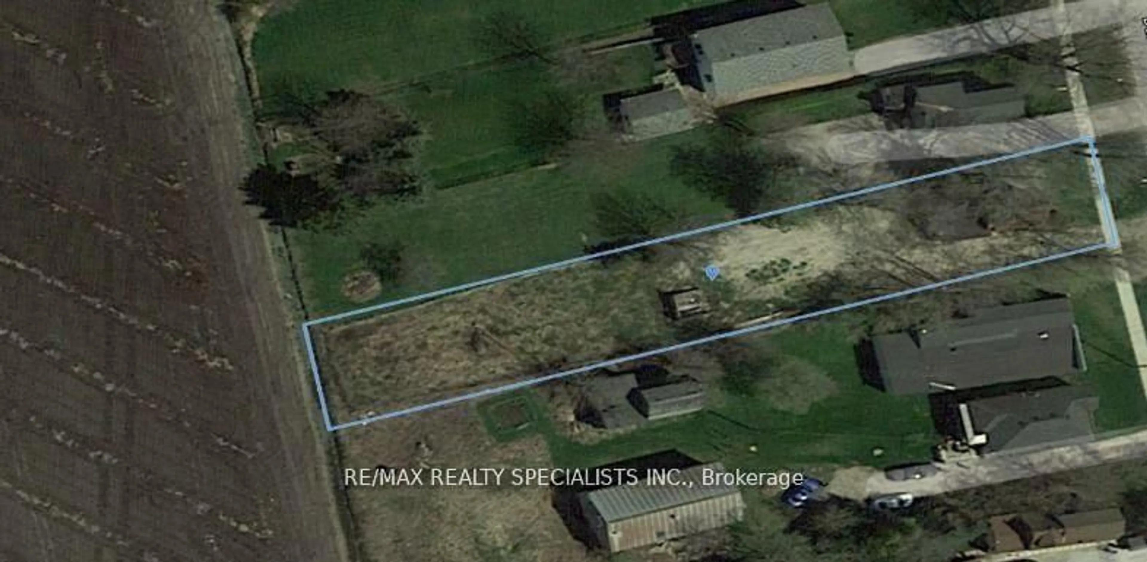 A pic from outside/outdoor area/front of a property/back of a property/a pic from drone, street for 19070 Dufferin St, King Ontario L3Y 4V9