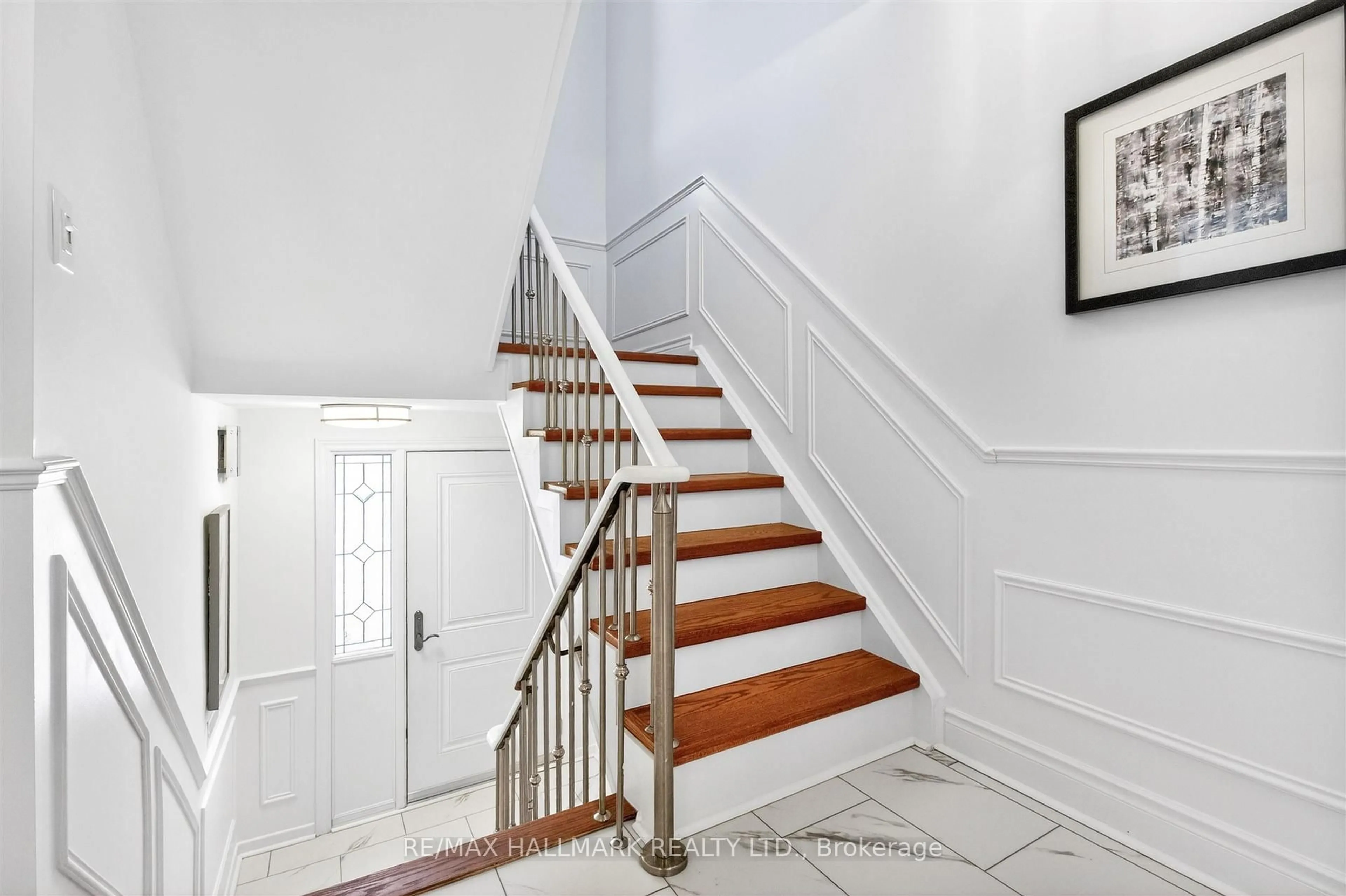 Stairs for 27 Hyde Park Crt #13, Markham Ontario L3T 4X8