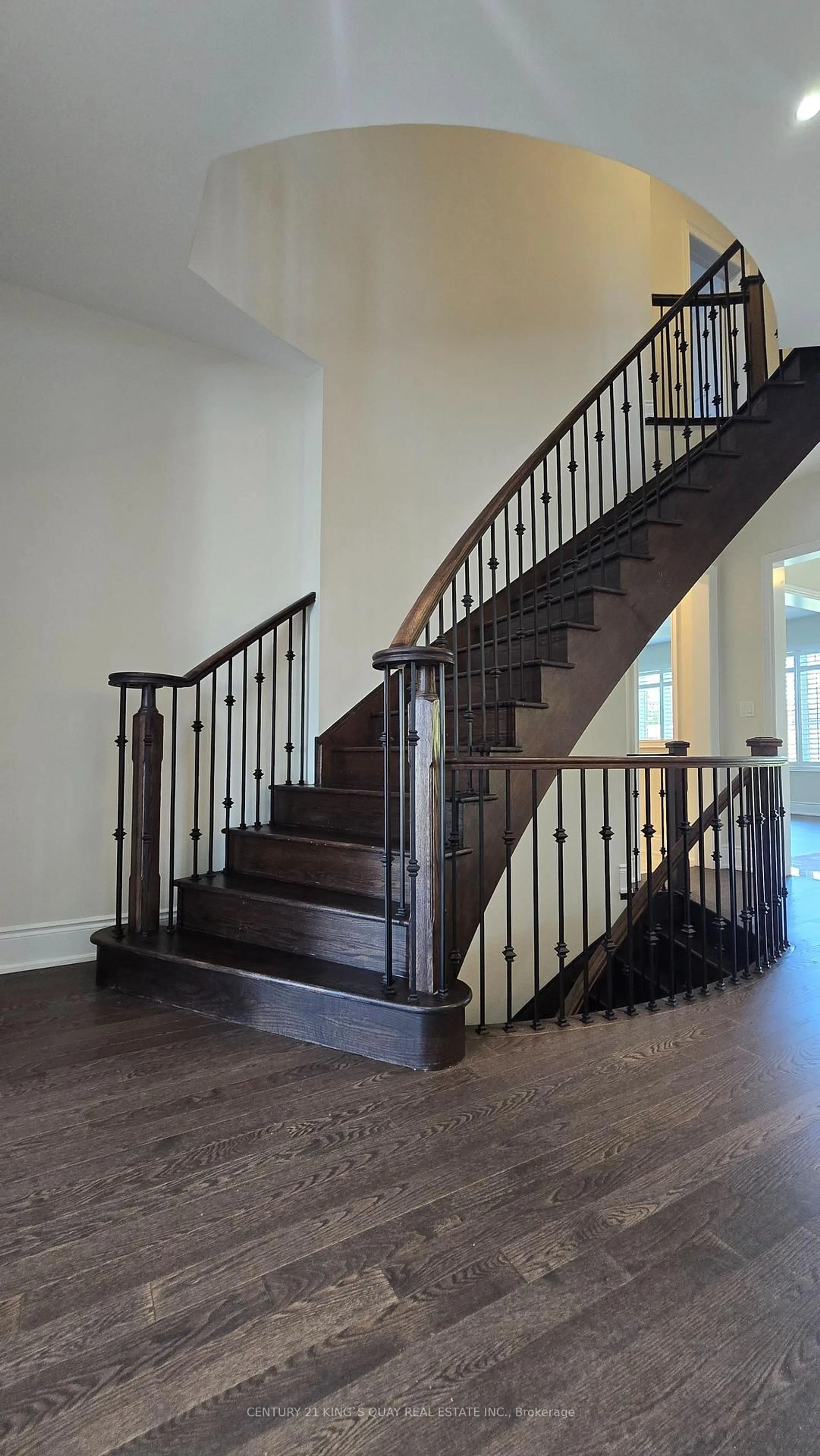 Stairs for 6 Kingstree Crt, Whitchurch-Stouffville Ontario L4A 0G9