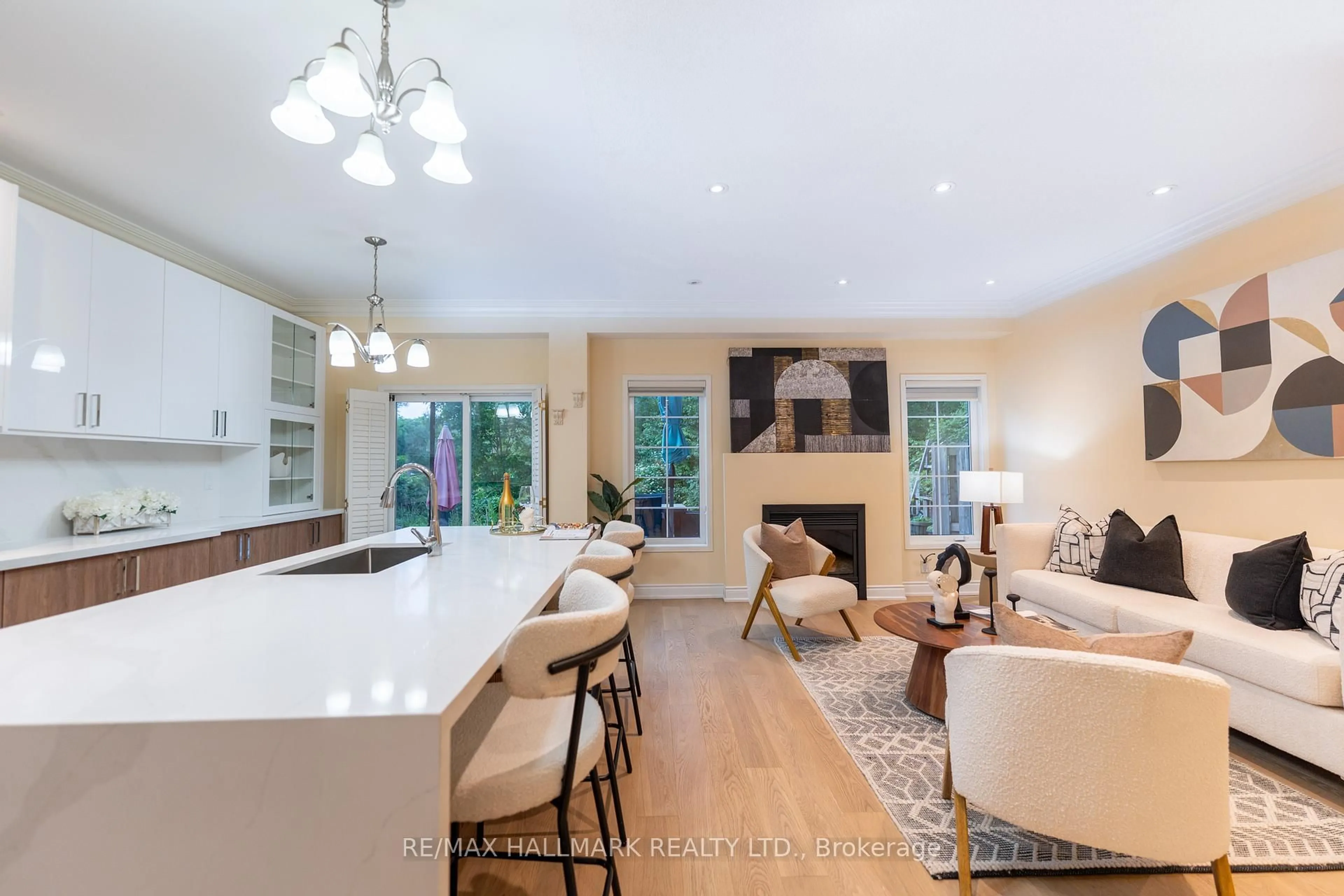 Open concept kitchen, unknown for 60 Dovetrail Dr, Richmond Hill Ontario L4E 5A9