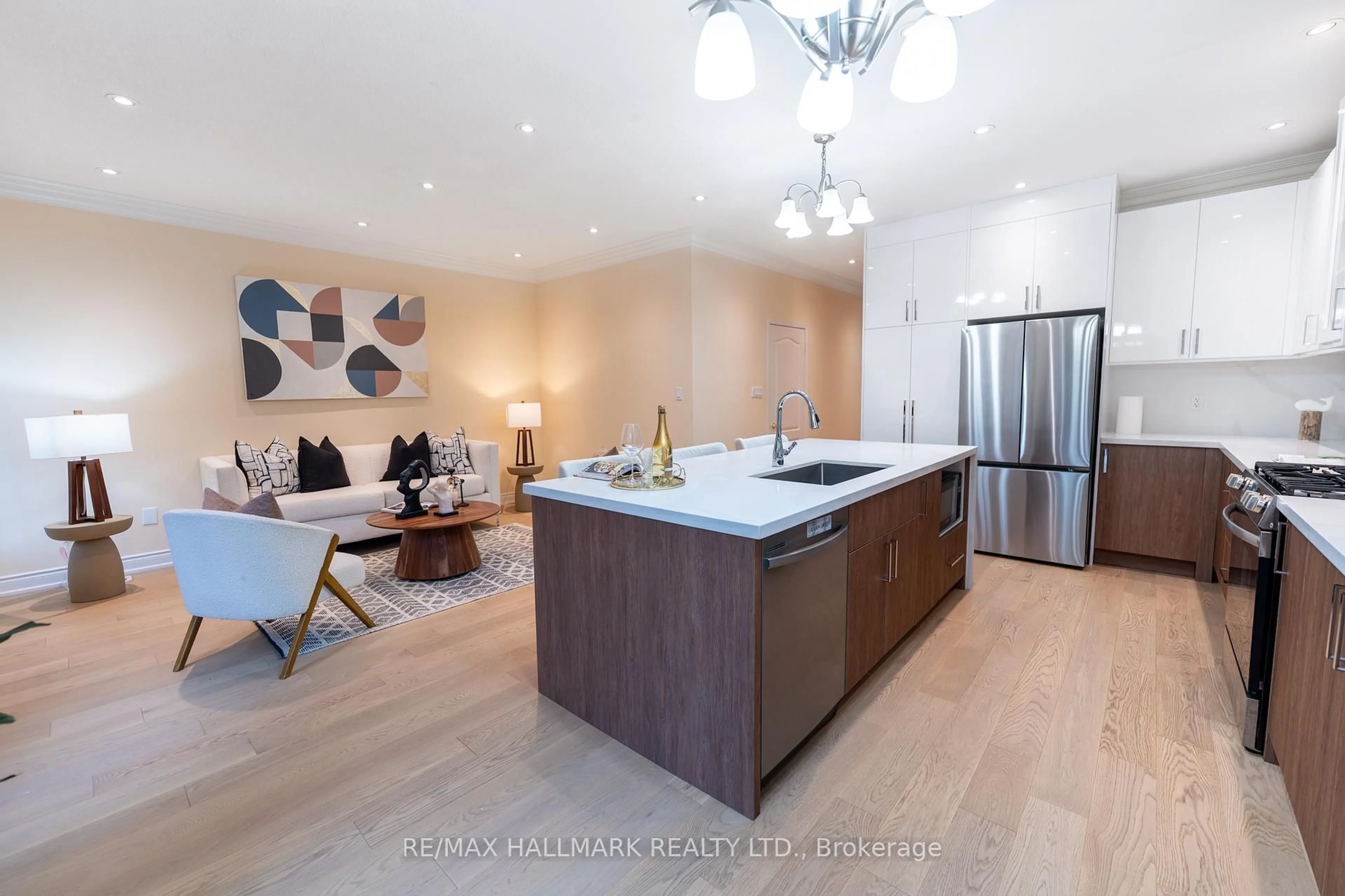 Open concept kitchen, unknown for 60 Dovetrail Dr, Richmond Hill Ontario L4E 5A9